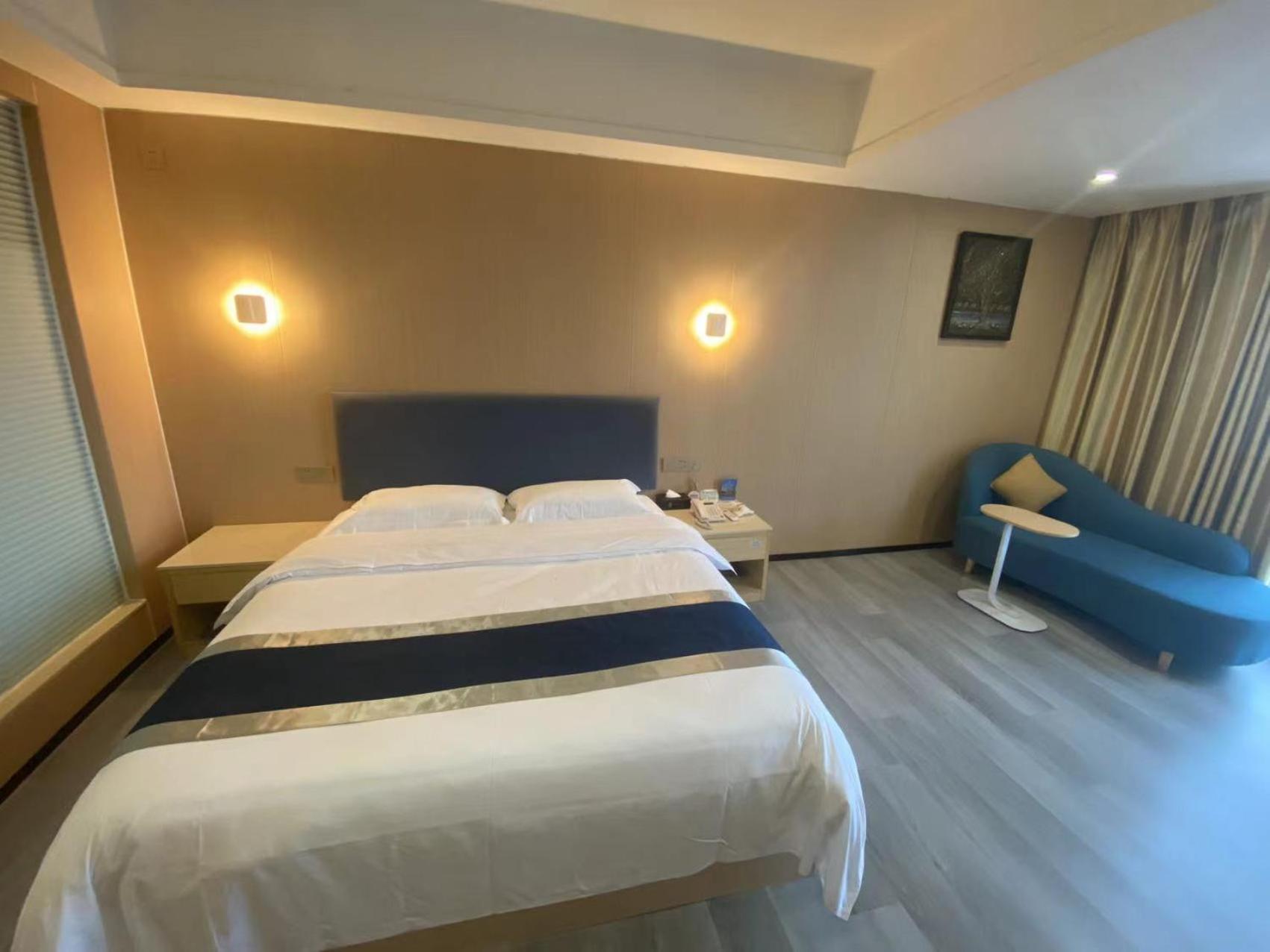 Deluxe Queen Room photo 2
