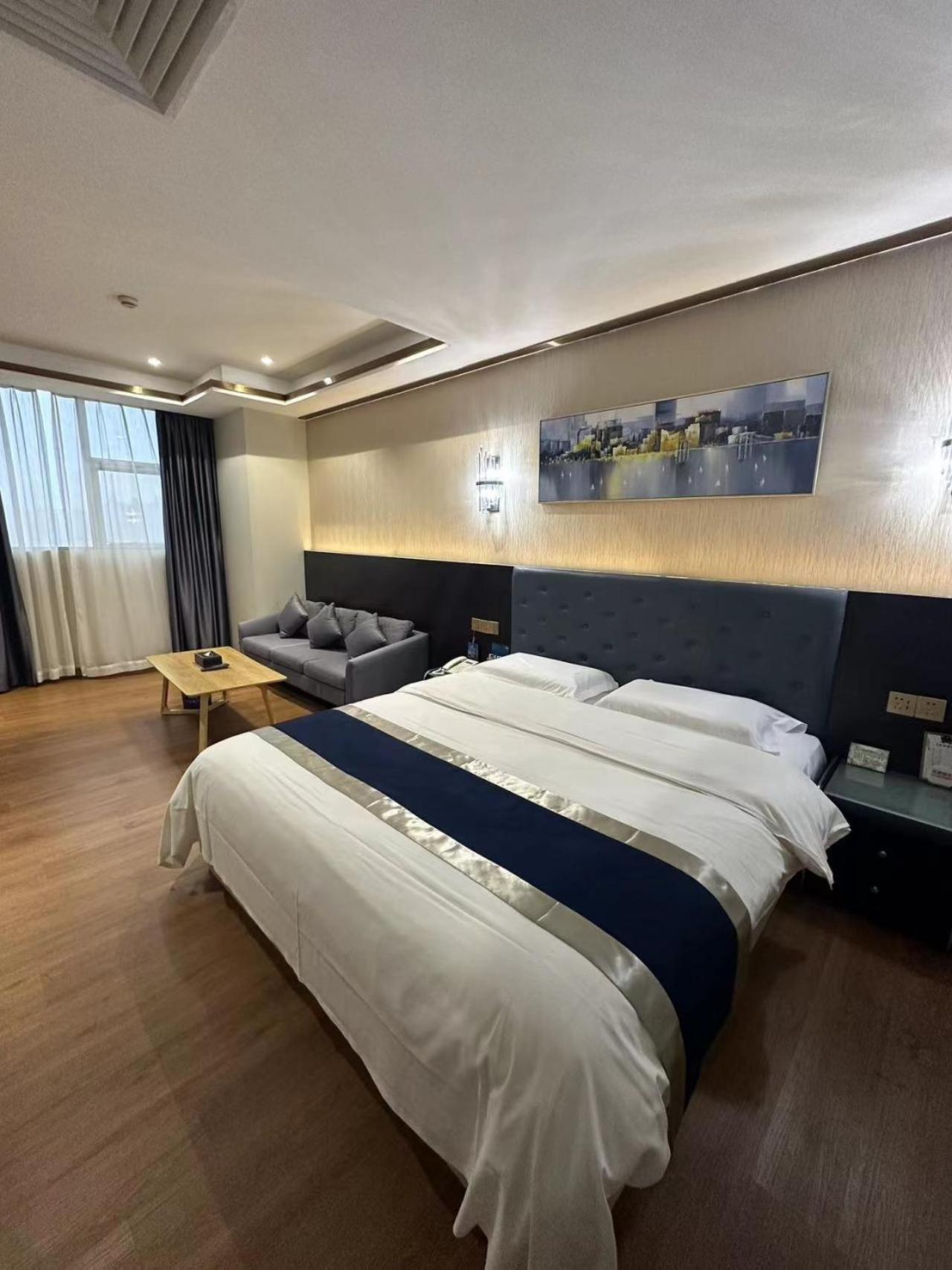 Deluxe Suite photo 1