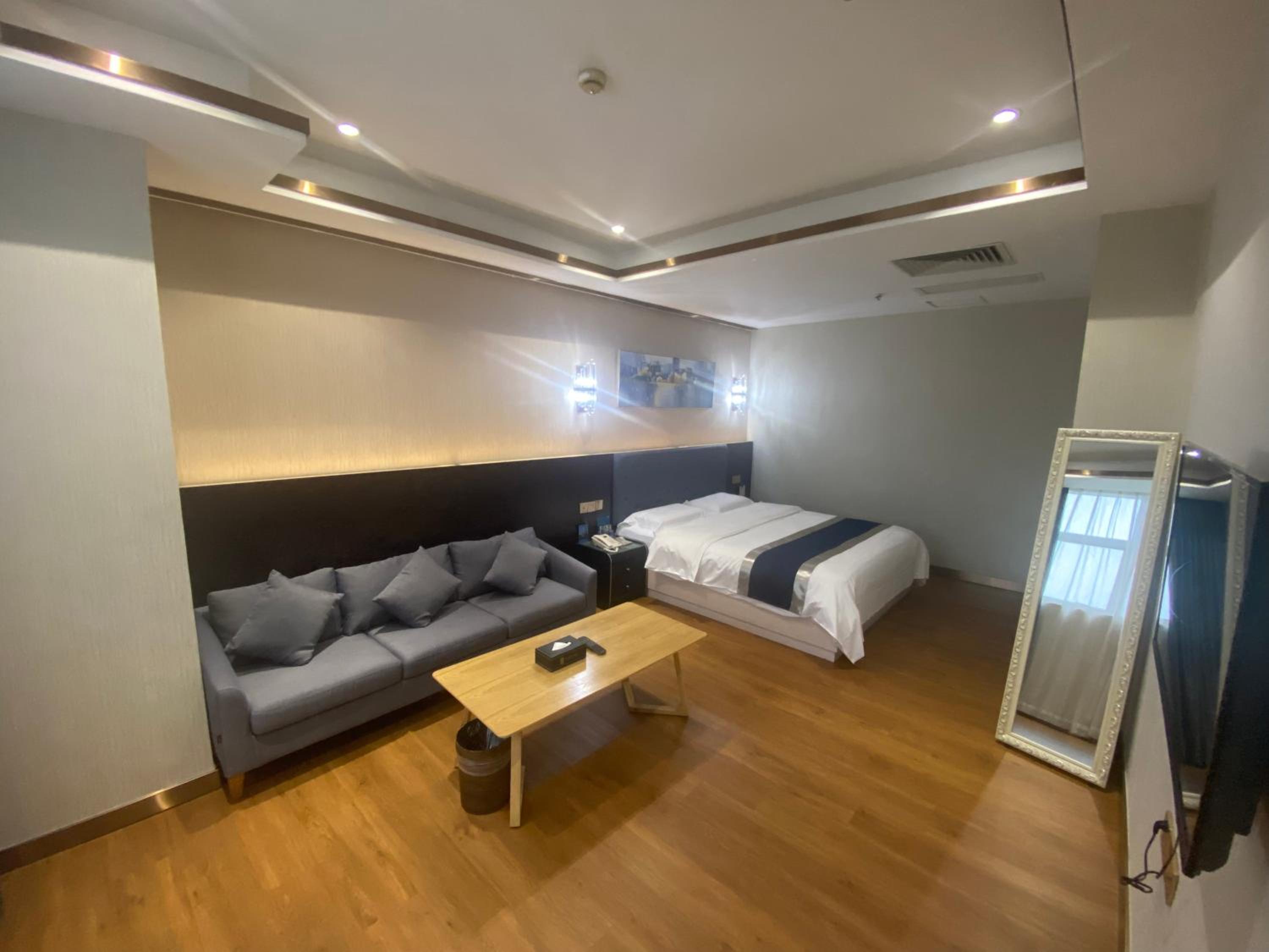 Deluxe Suite photo 3