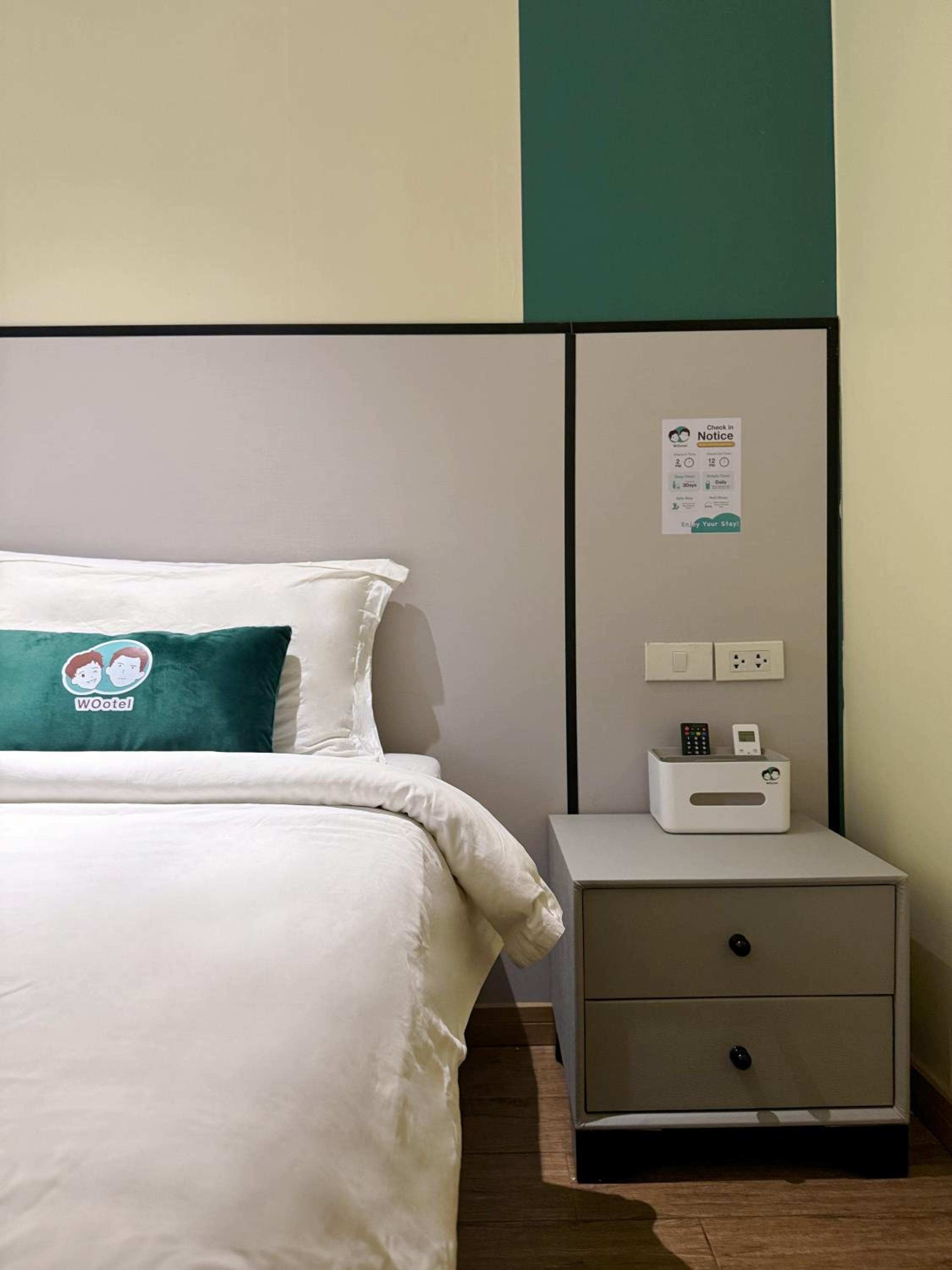 Deluxe Suite with Balcony - Photo 1