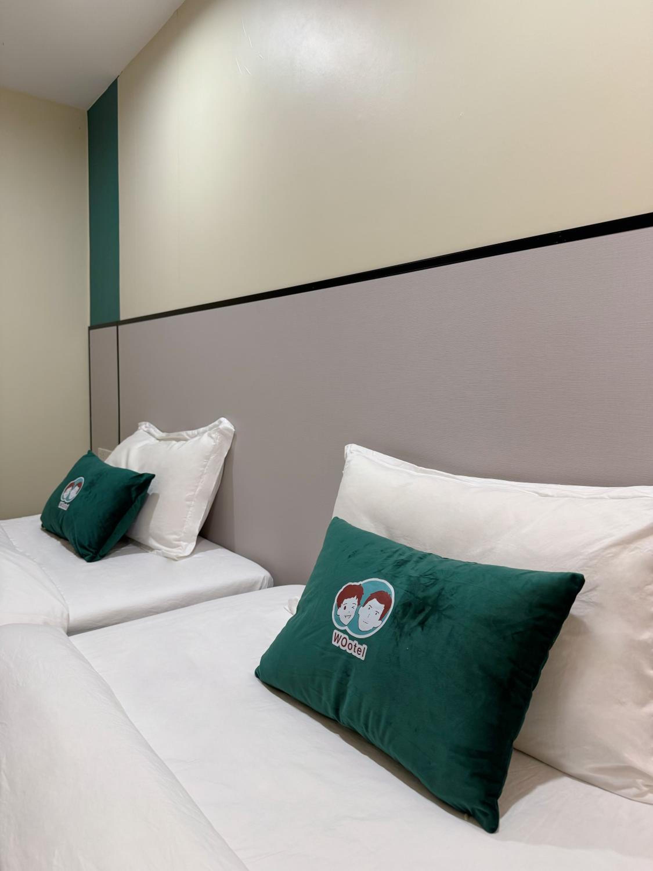 Deluxe Suite with Balcony - Photo 9