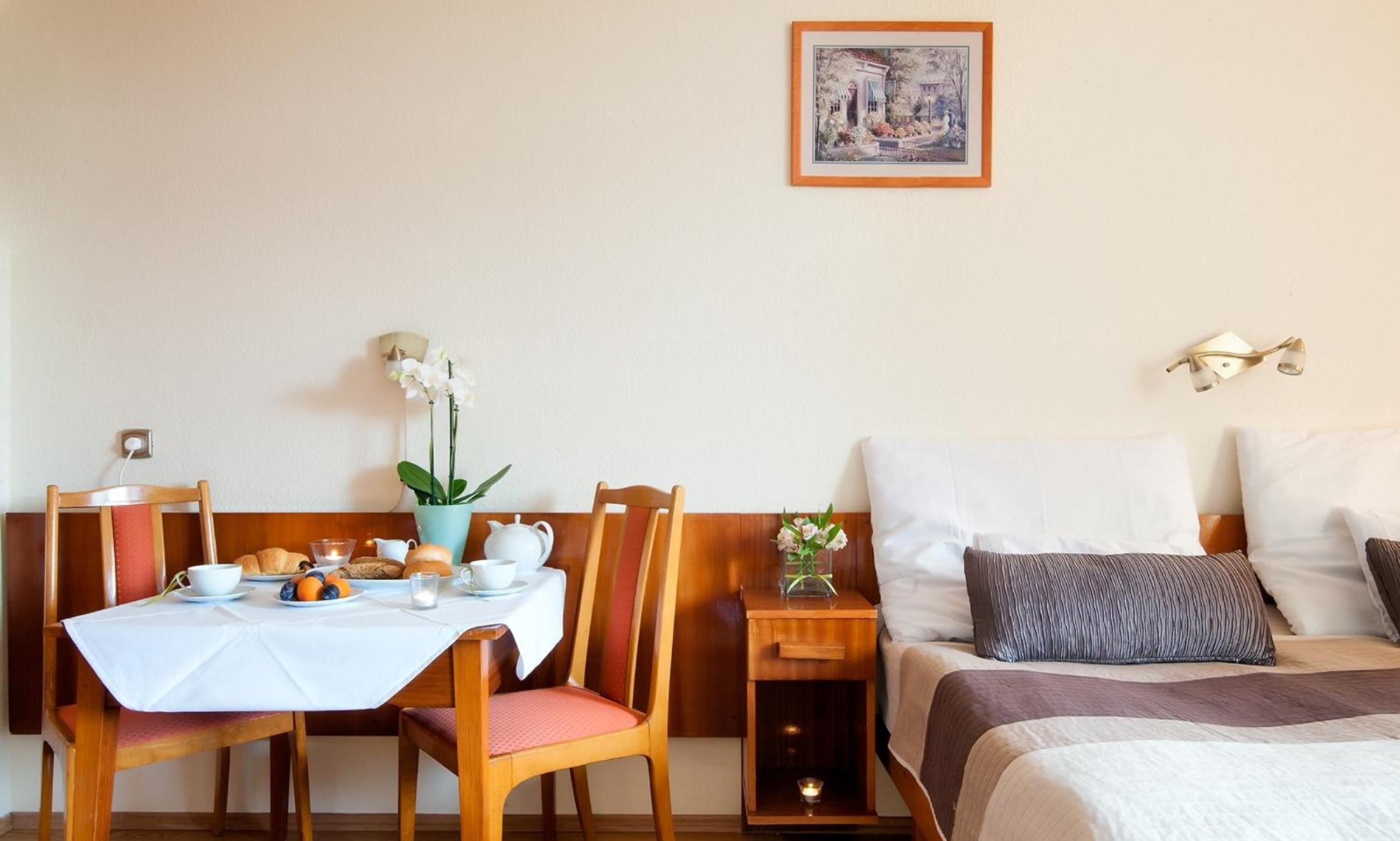 Studio Apartment with Balcony photo 2