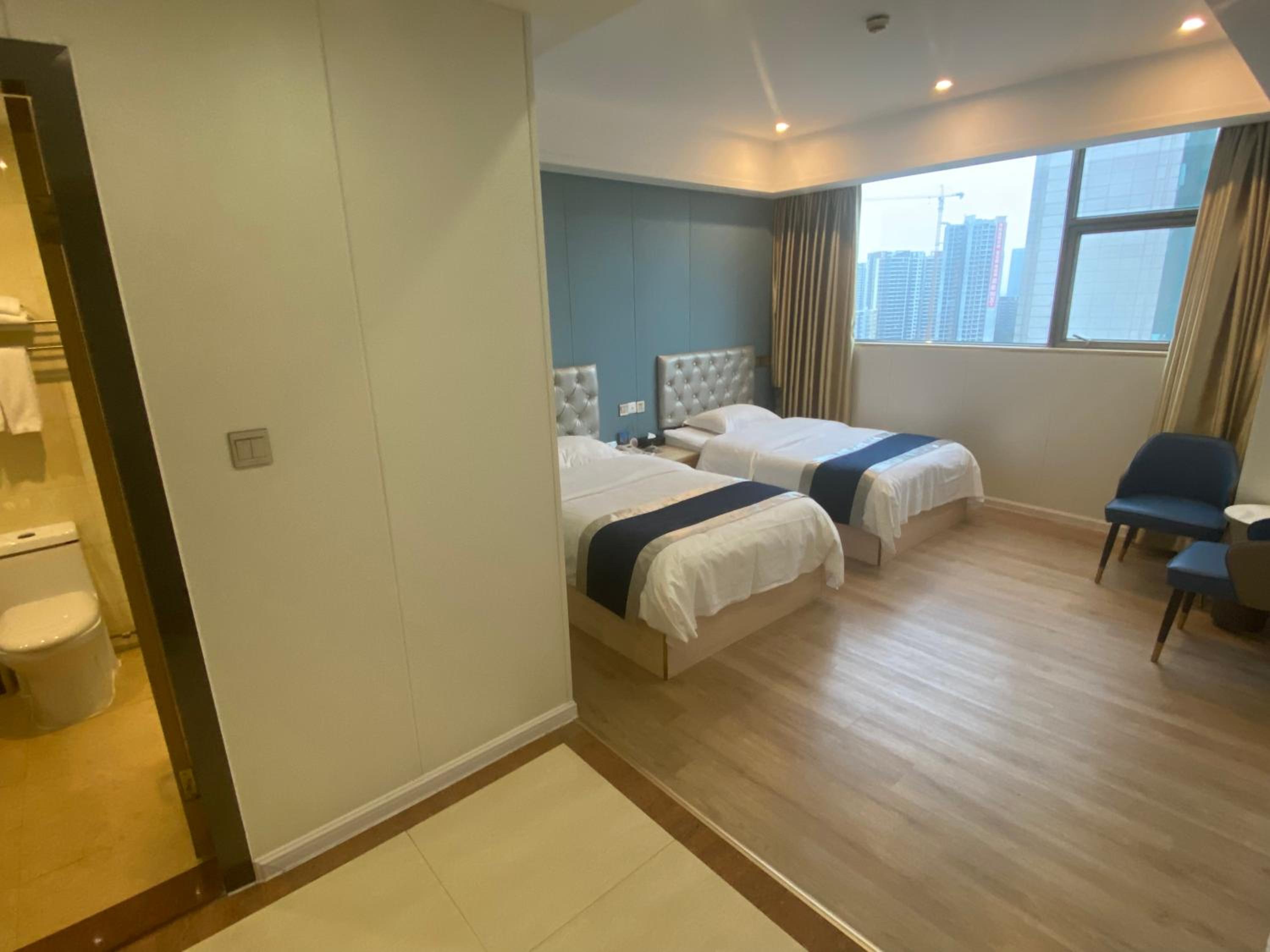 Premium Twin Room photo 2
