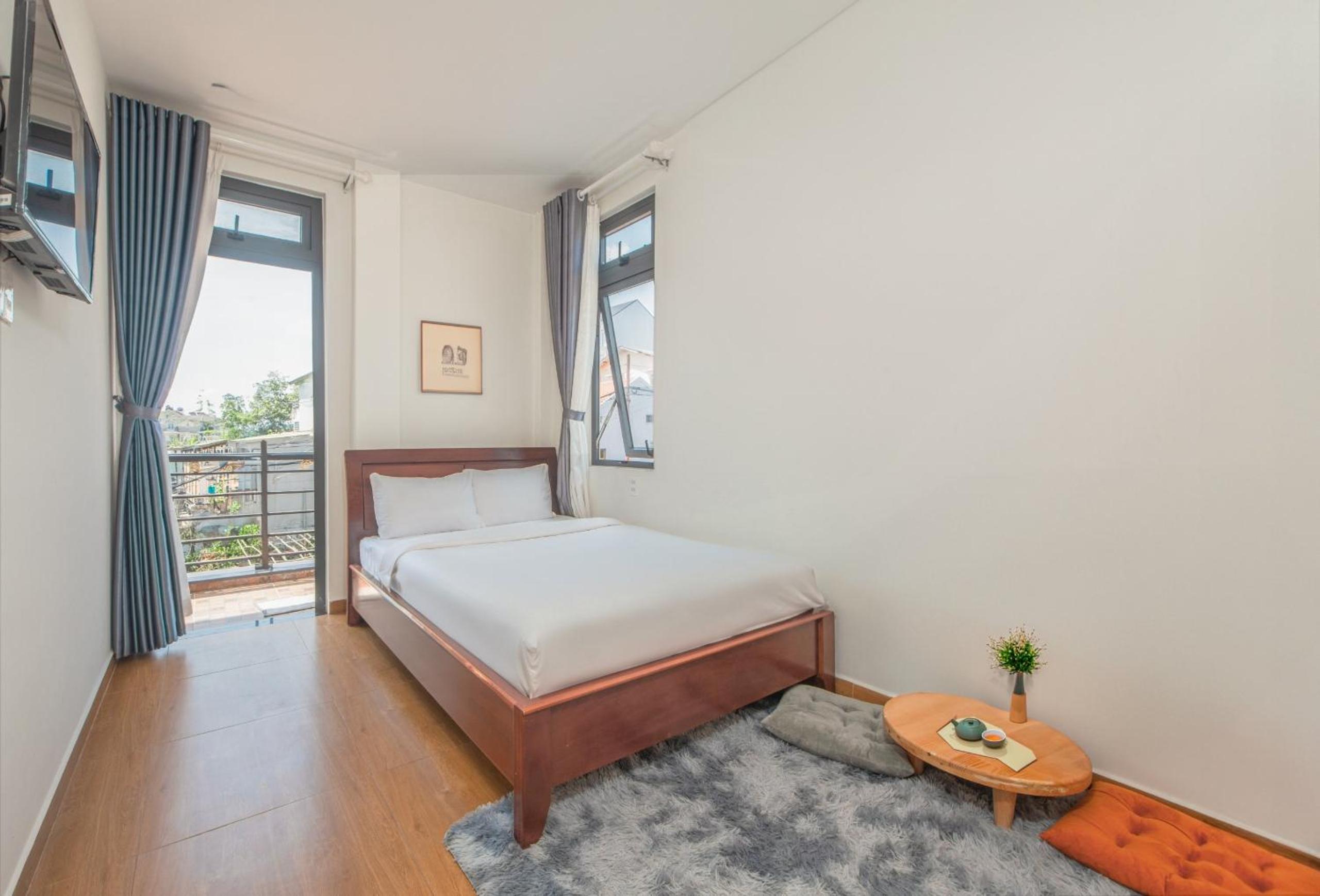 Queen Room with Balcony