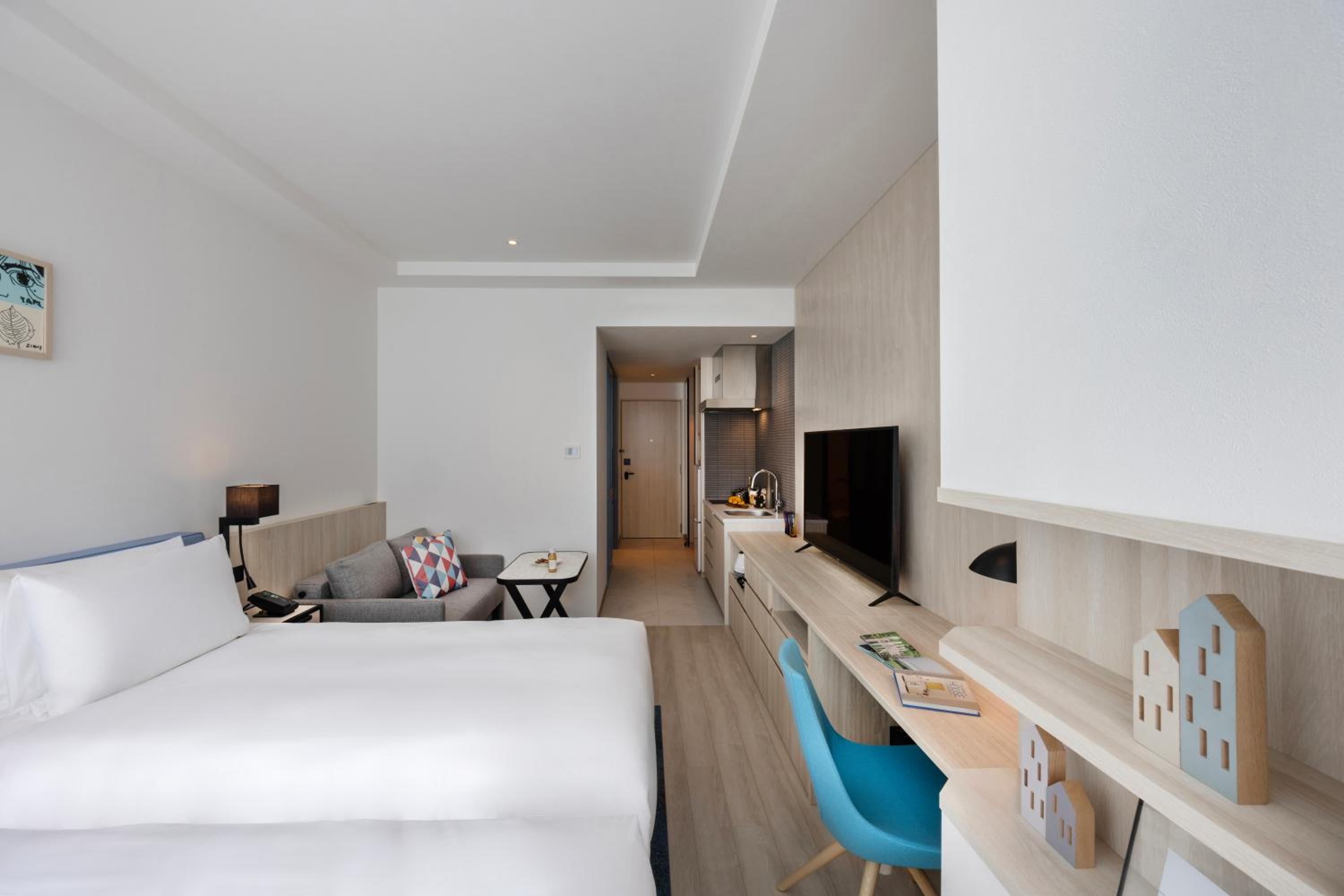 Double Room with Two Twin Beds and Sofa Bed photo 3