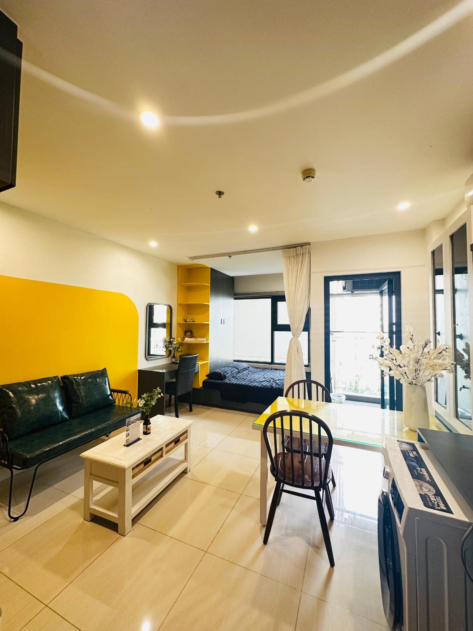 One-Bedroom Apartment - Photo 1
