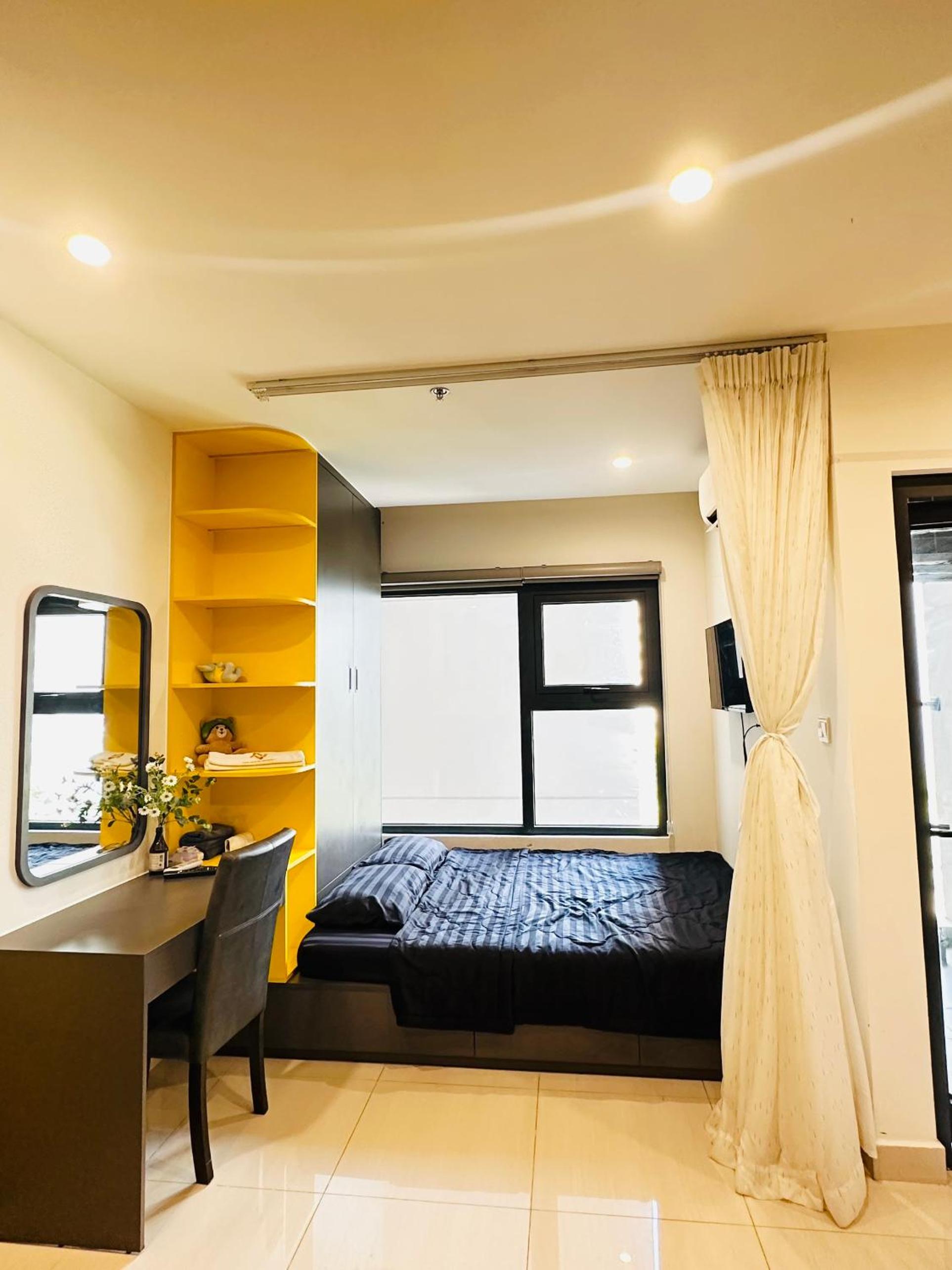 One-Bedroom Apartment - Photo 2