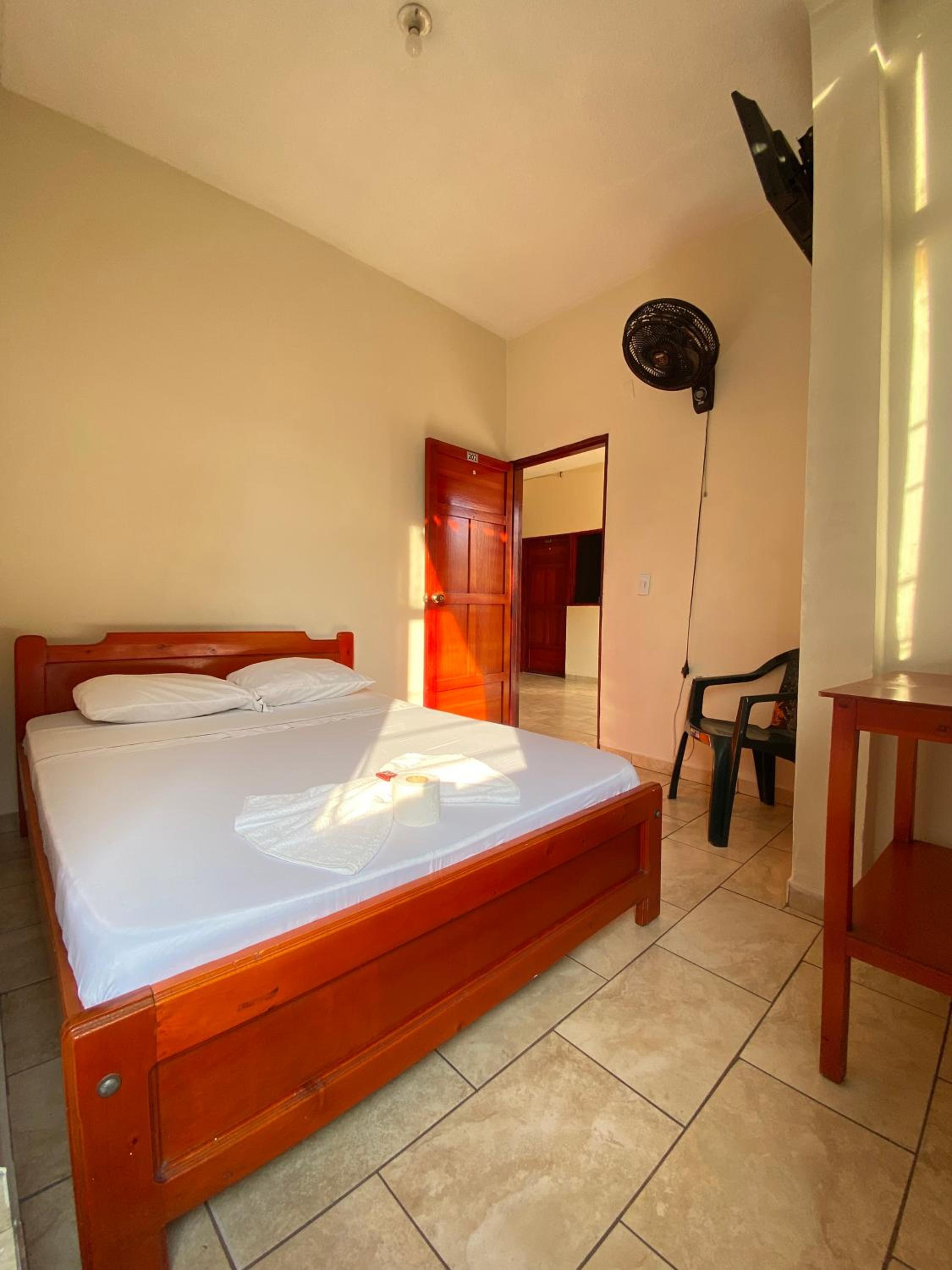 Single Room With Private Bathroom photo 3