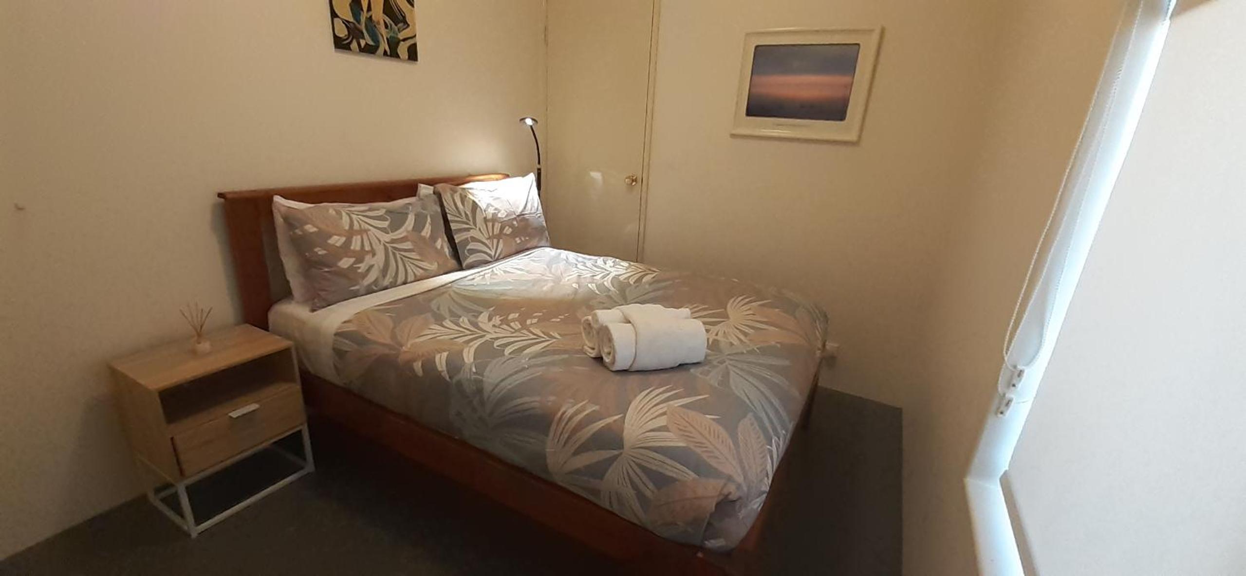 Three-Bedroom House - SHEETS NOT INCLUDED photo 3