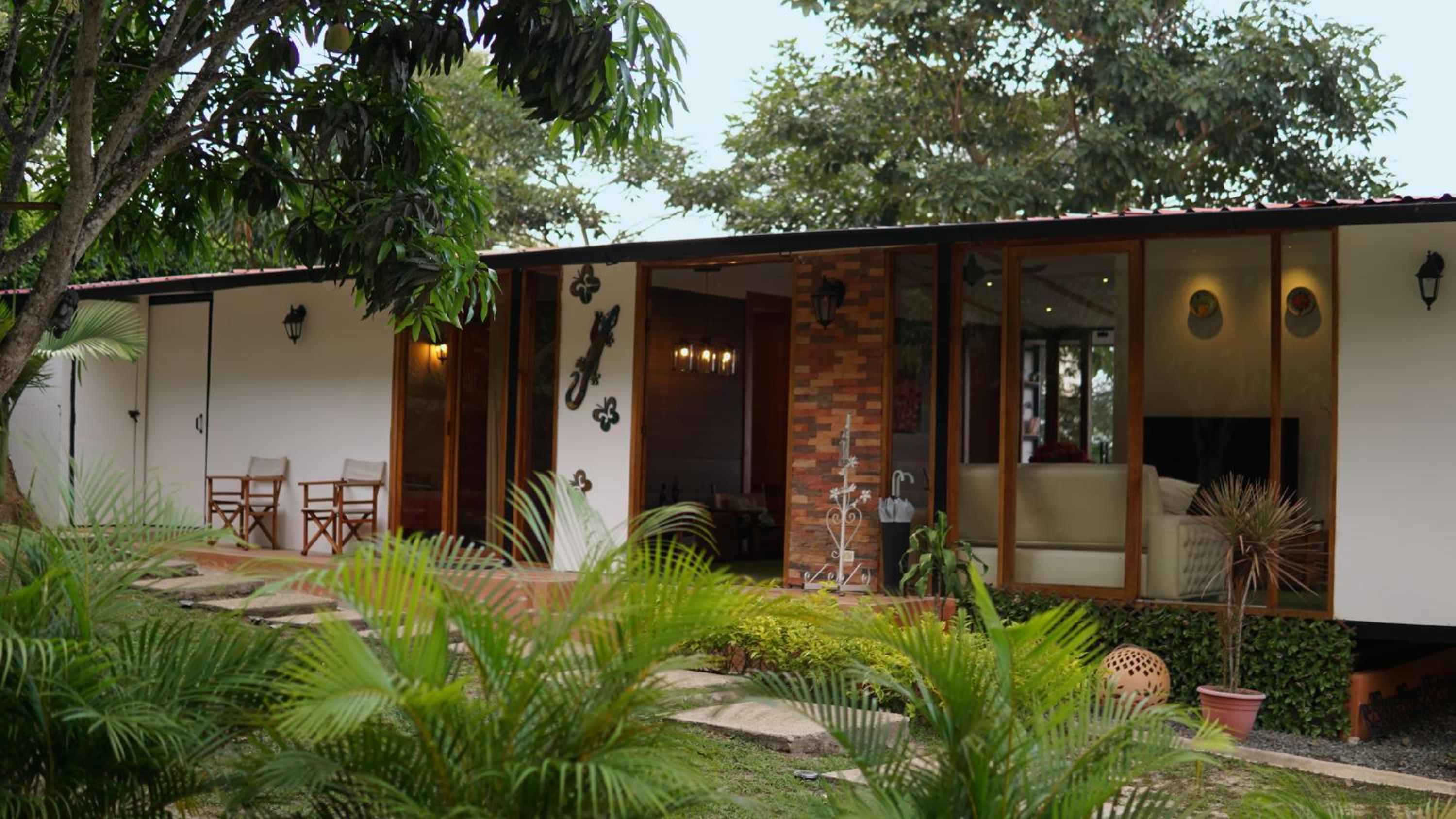 Three-Bedroom House photo 3