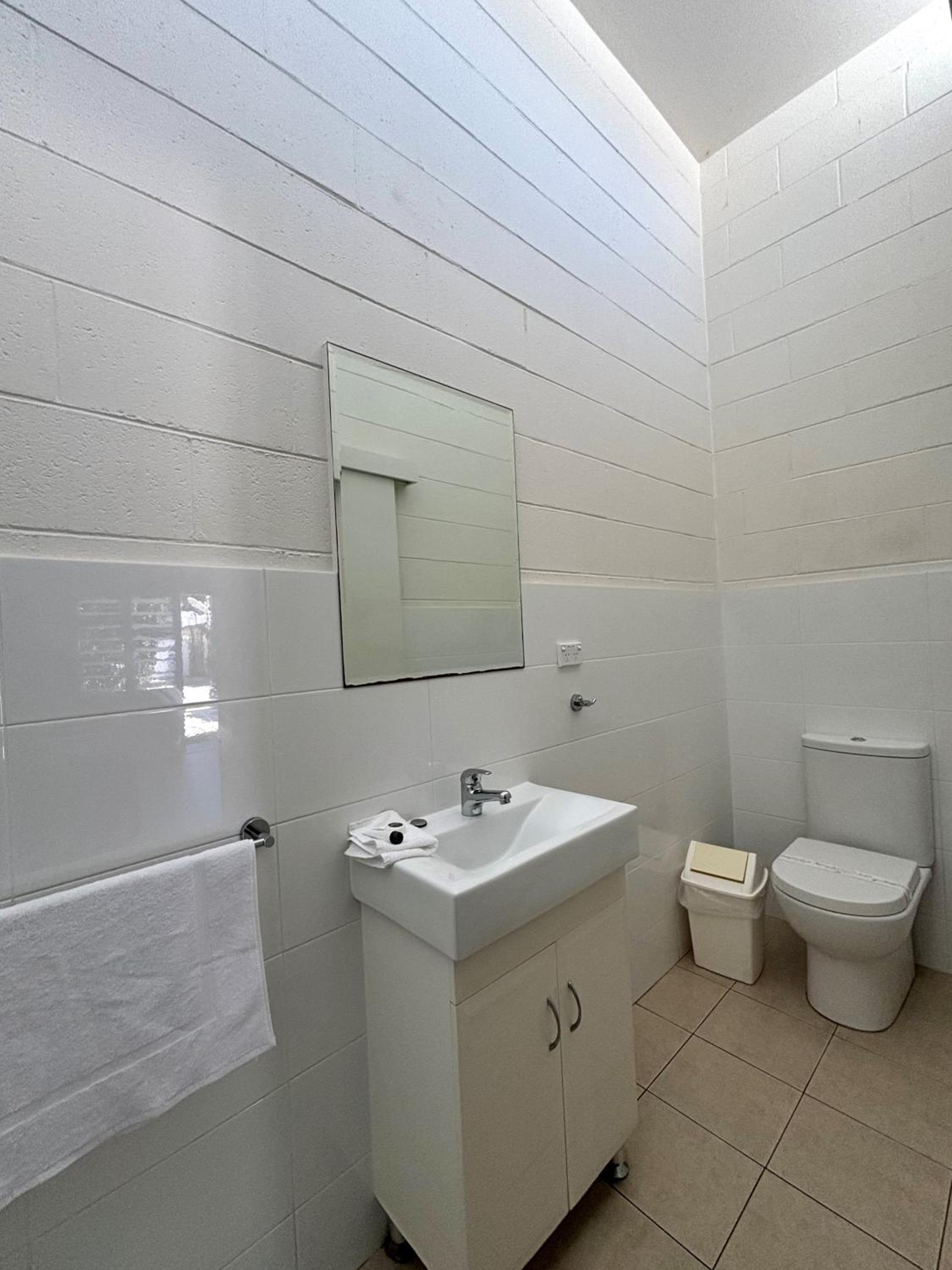 Deluxe Double Room - Photo 9