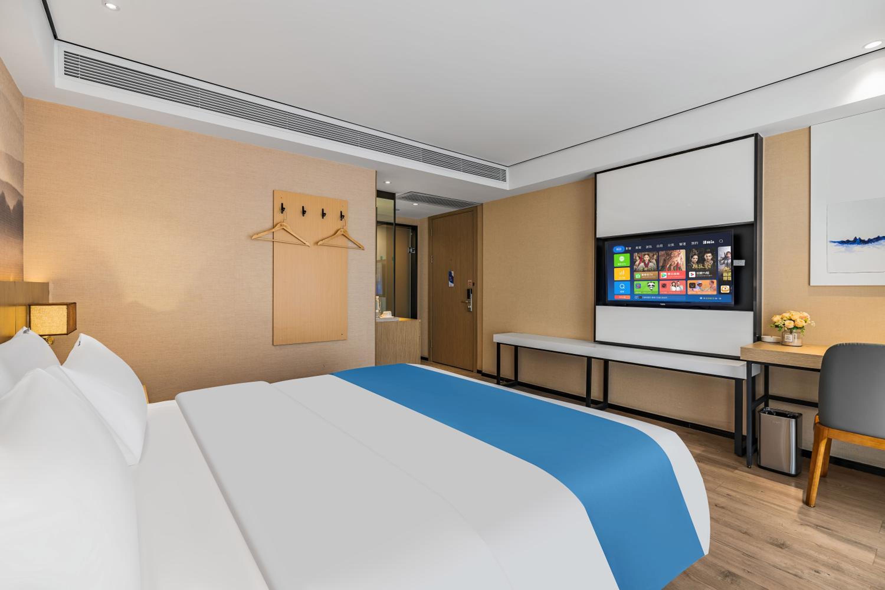 Comfort King Room - Non-Smoking photo 1