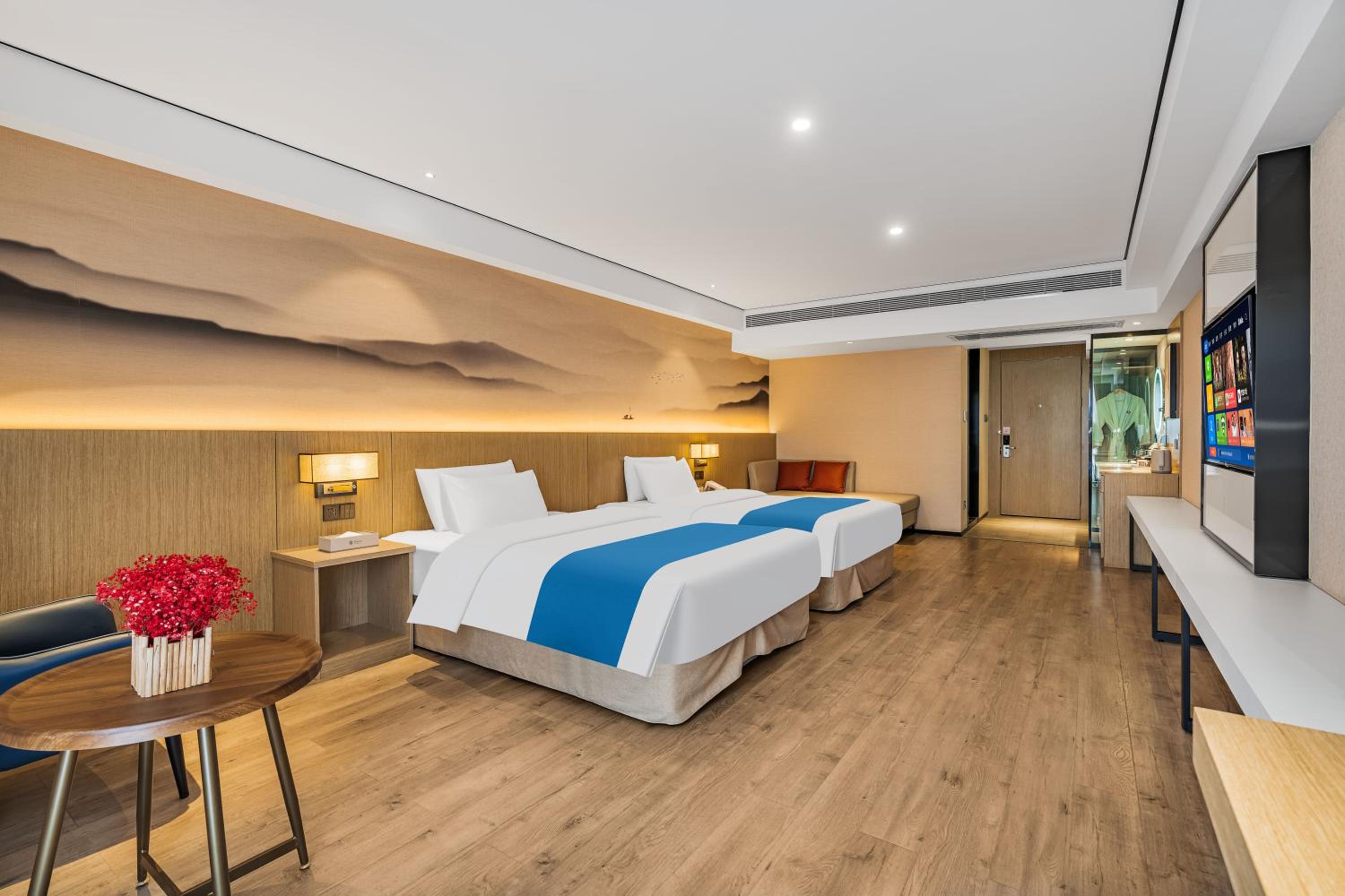 Deluxe Double Room with Two Double Beds - Non-Smoking photo 2