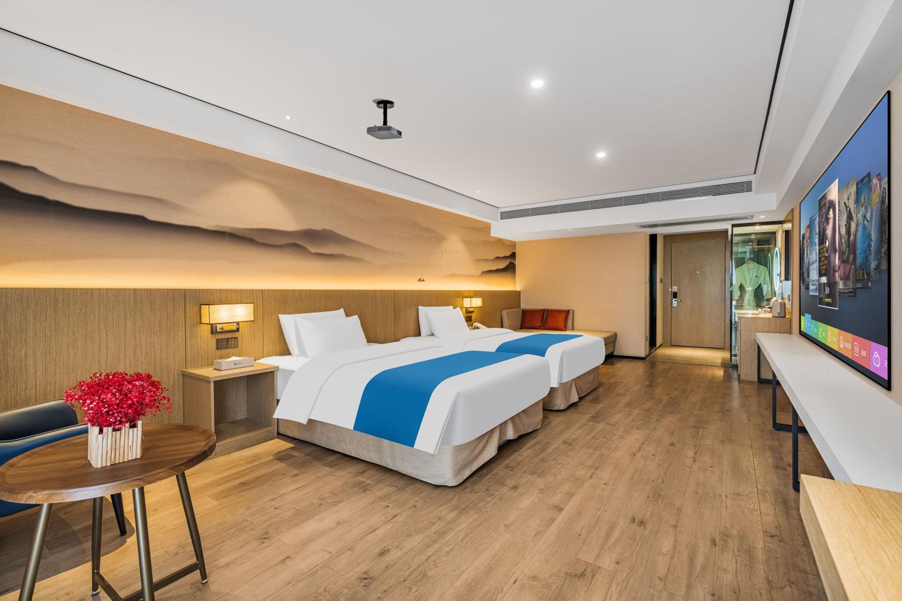 Theatre Room With Two Double Beds, Non-Smoking photo 3
