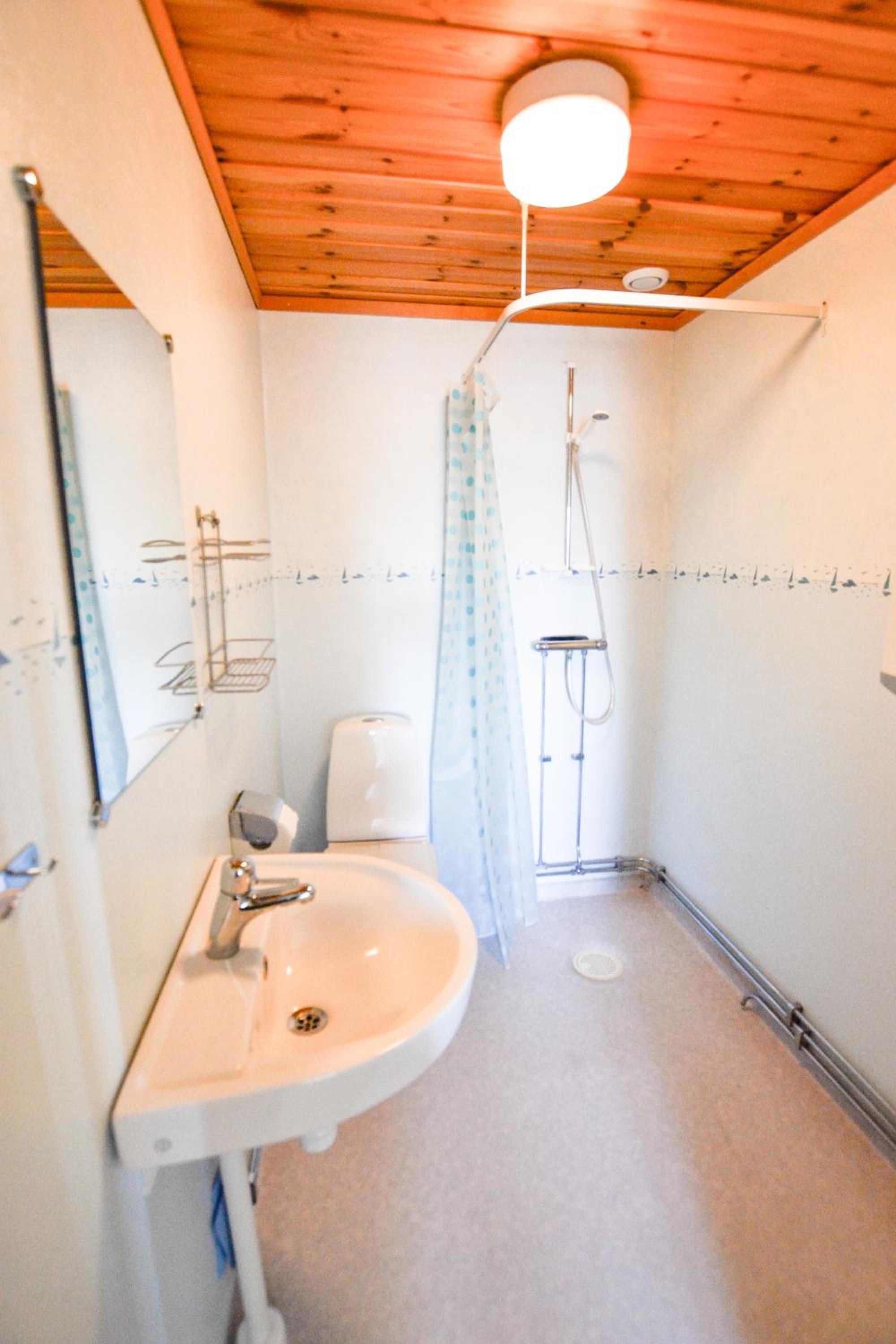 Two-Bedroom House - Photo 2