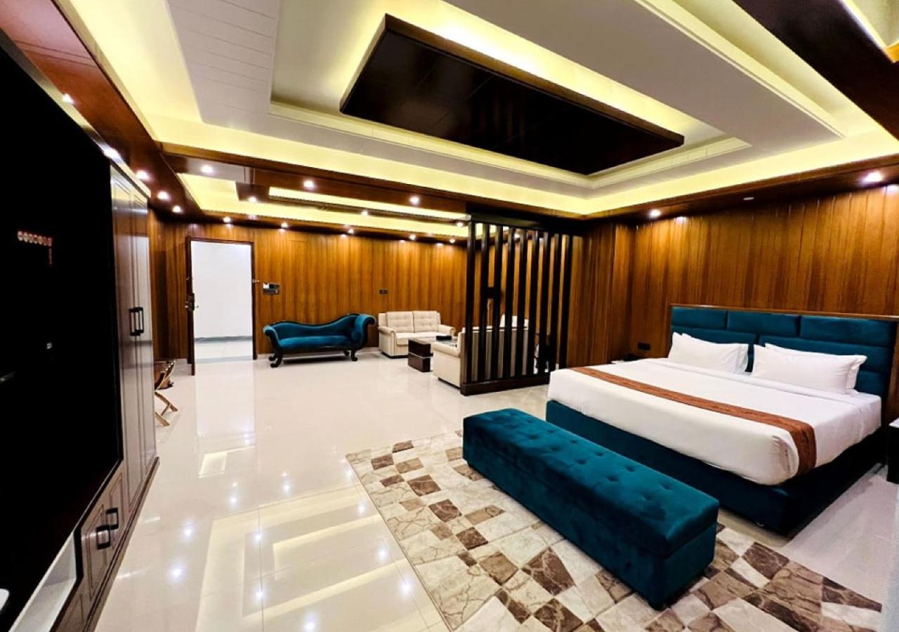 Superior King Room photo 2