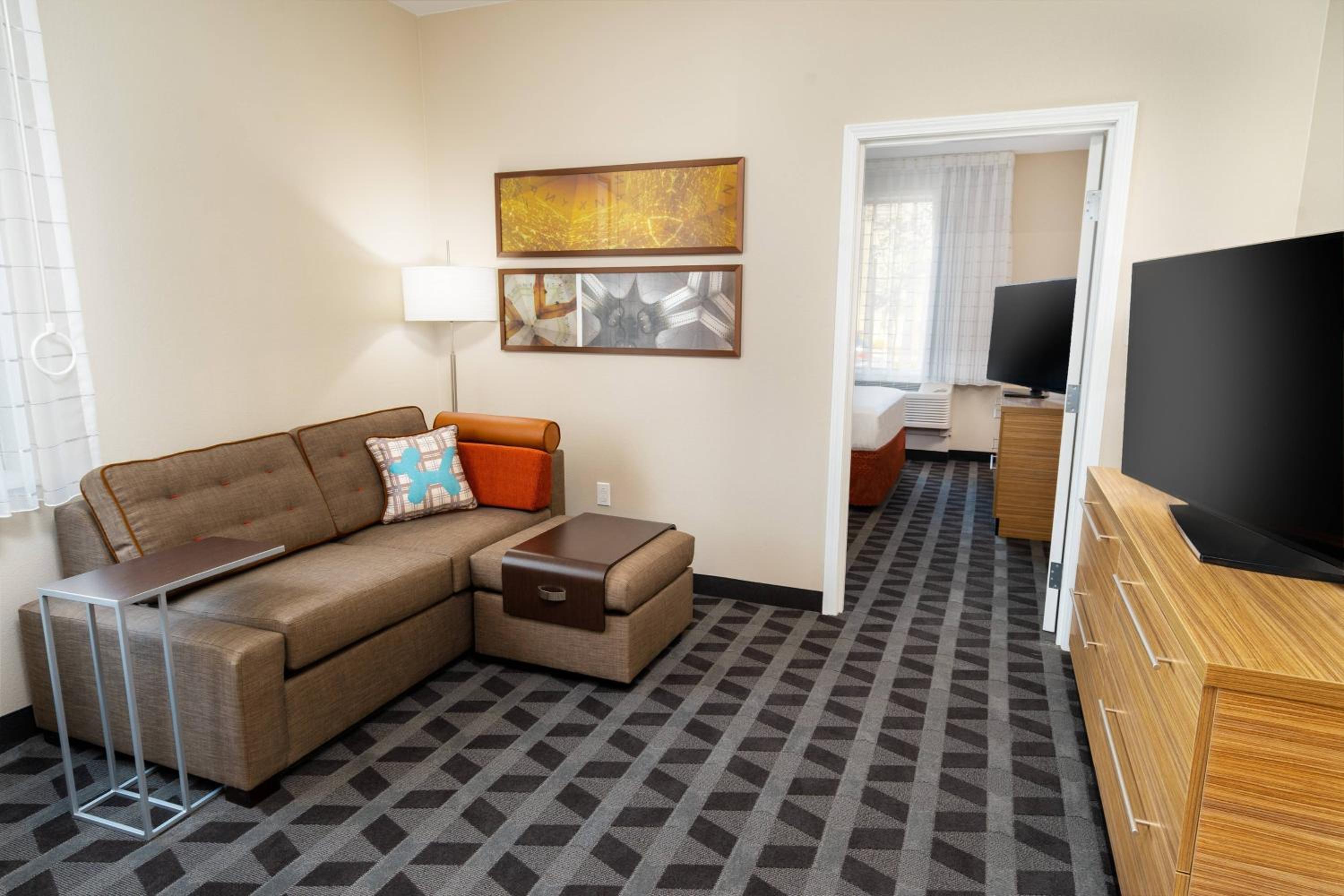 1 Bedroom Suite, 1 Queen, Corner room - Photo 3