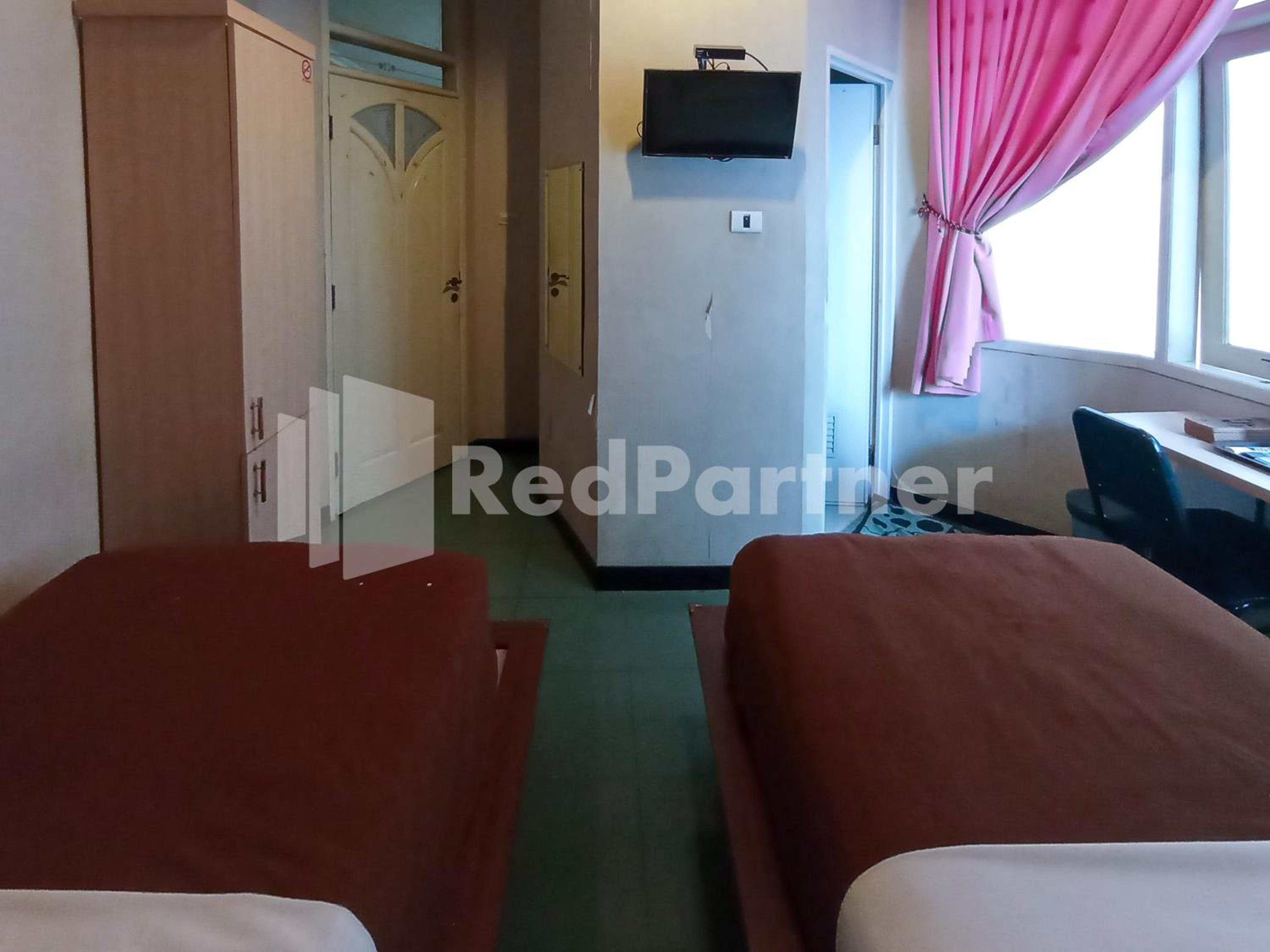Standard Twin Room - Photo 3