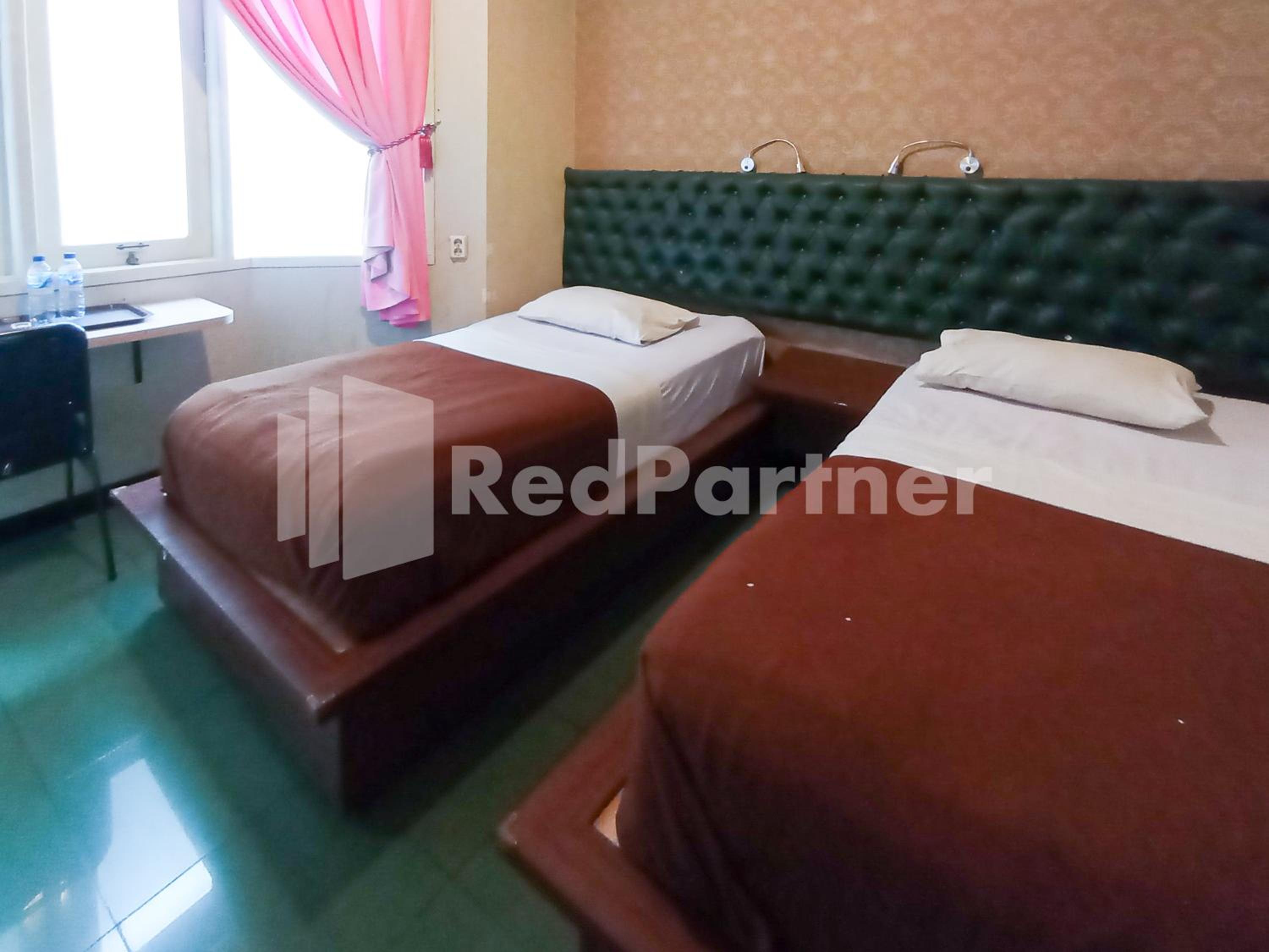 Standard Twin Room - Photo 5