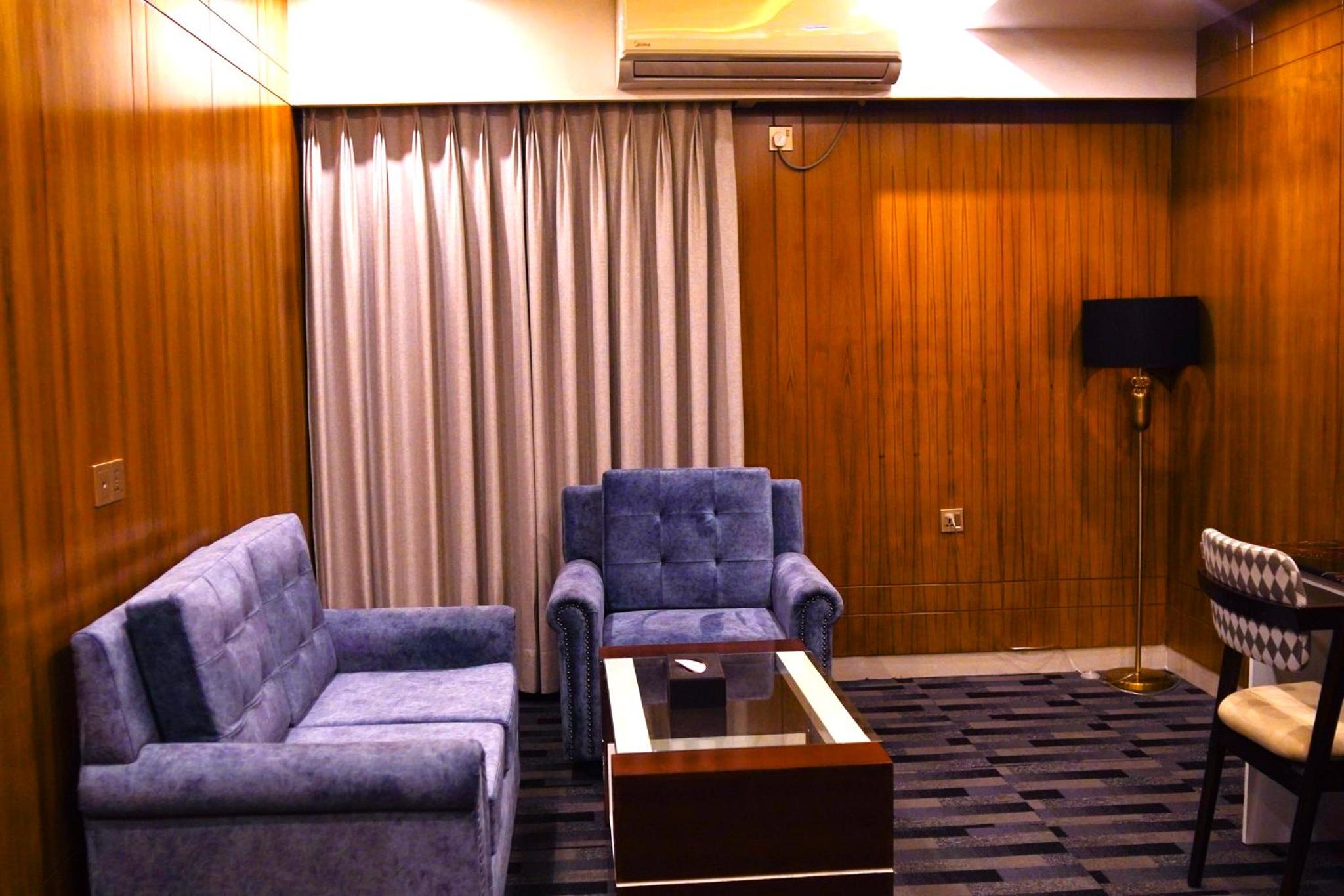 Standard King Room photo 2