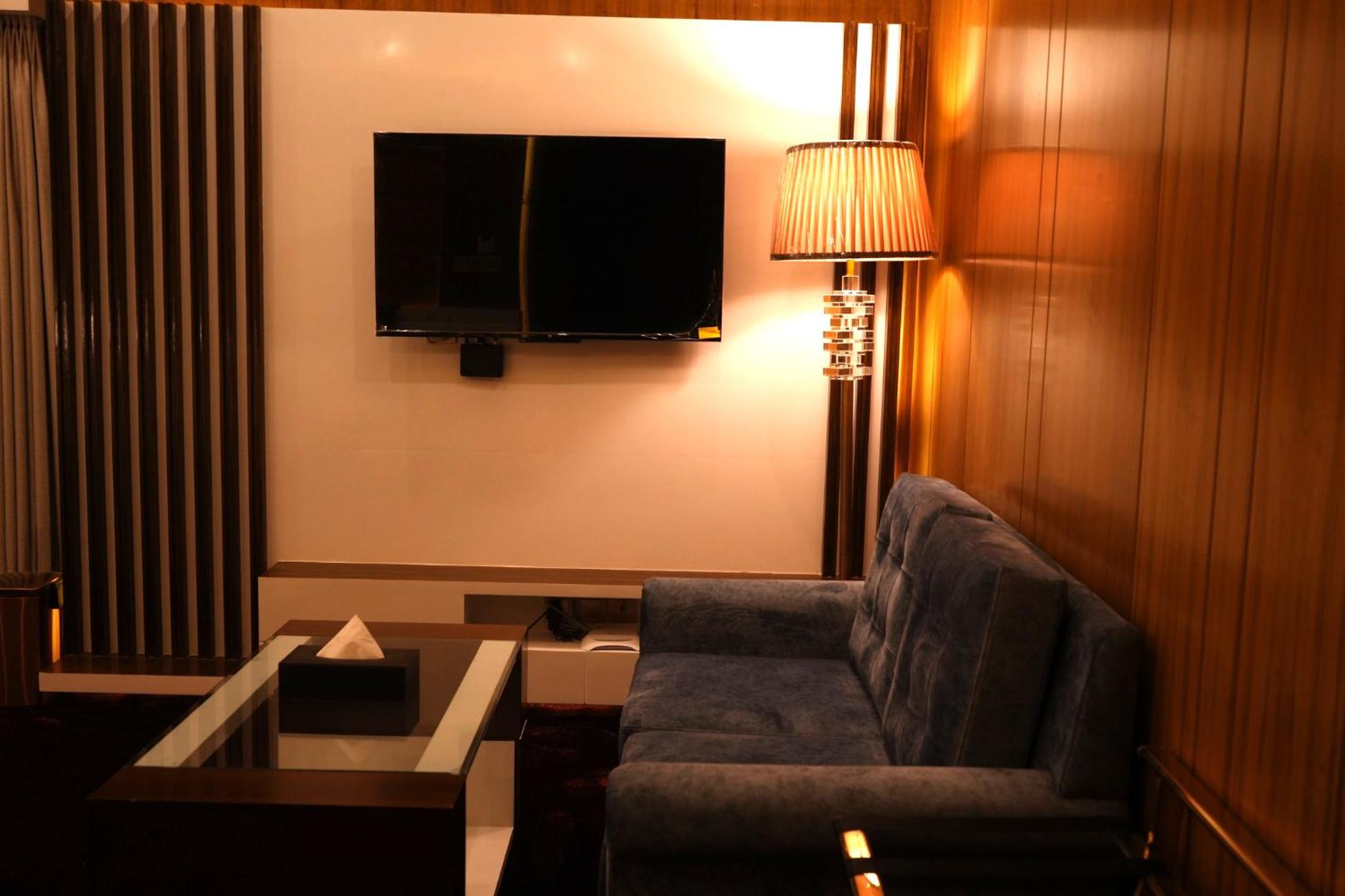 Standard King Room photo 3