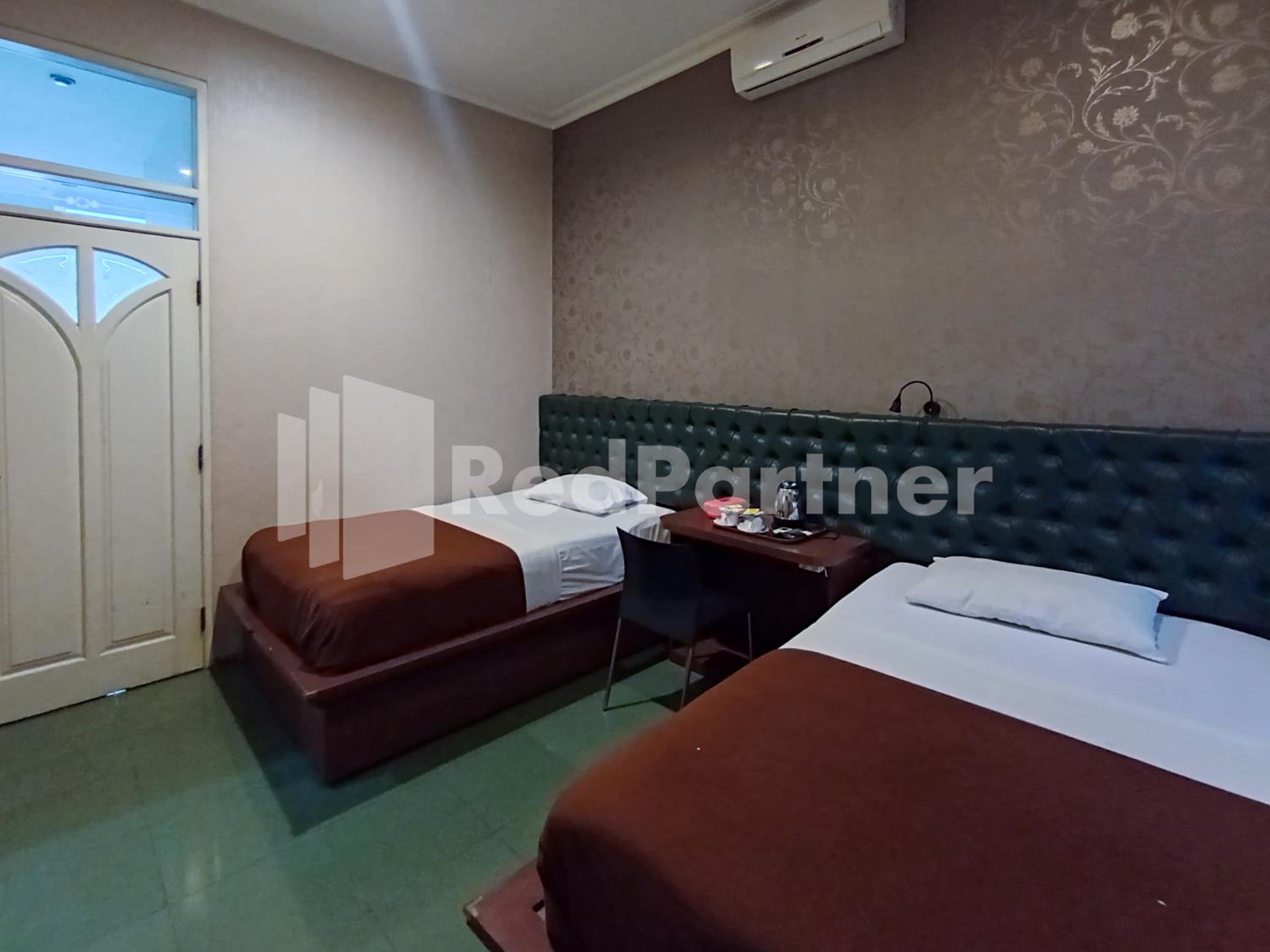 Deluxe Twin Room - Photo 2