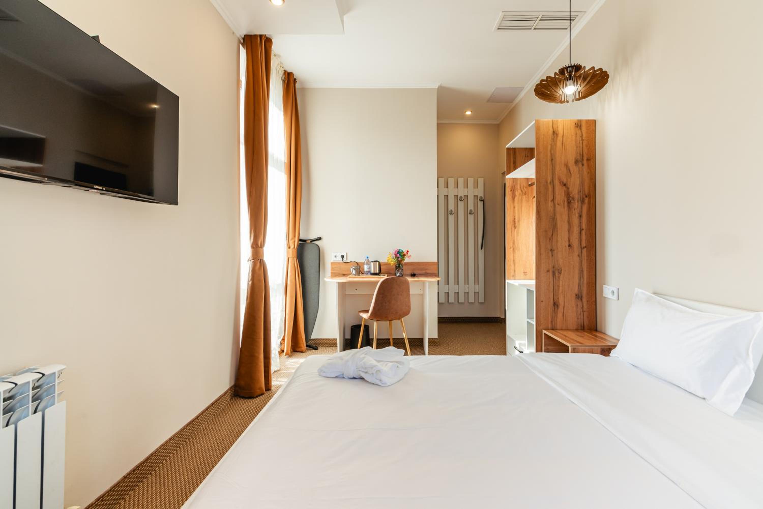 Double Room - Photo 3