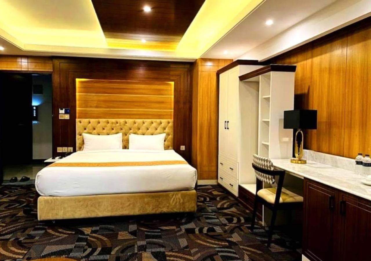 Deluxe King Room