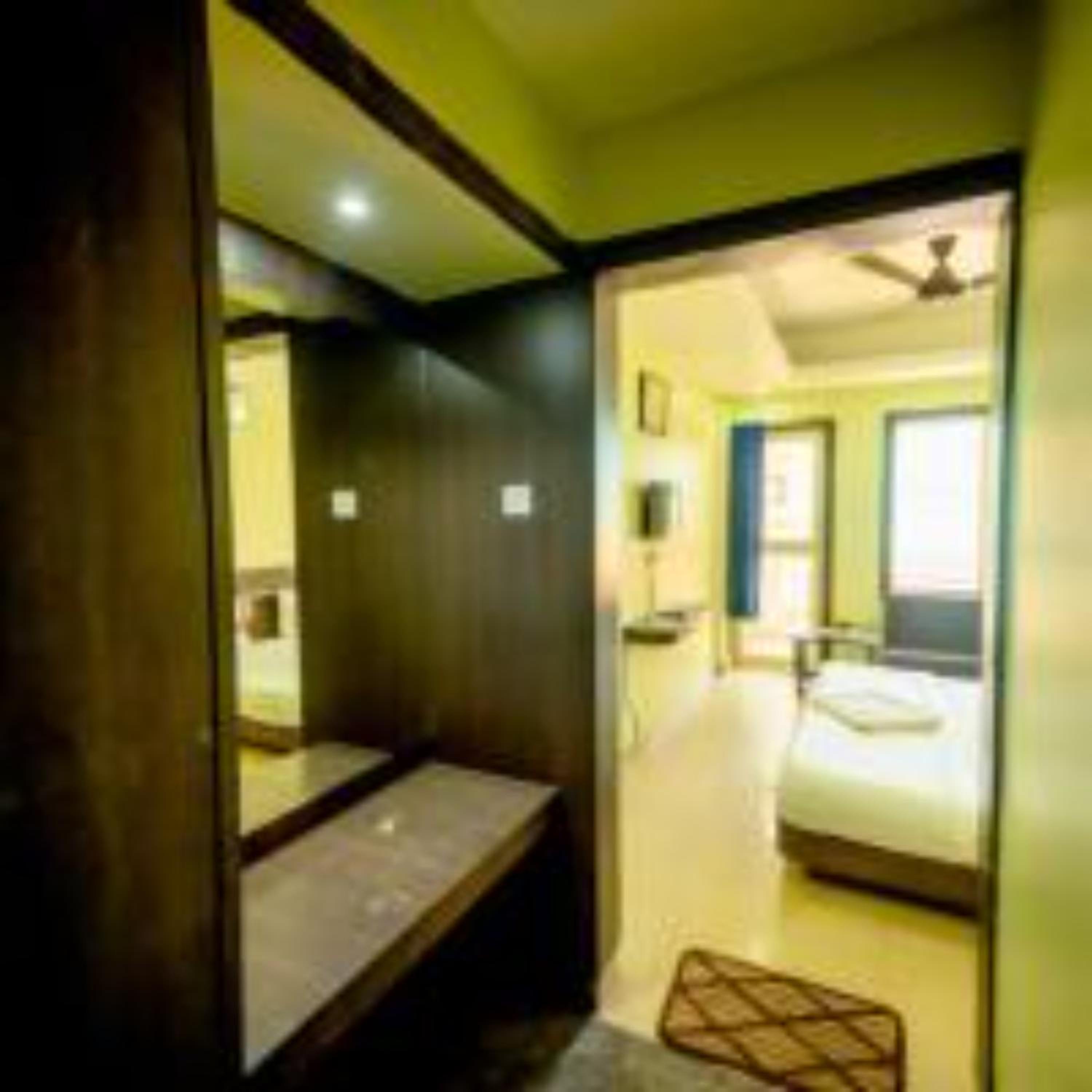 Deluxe Double Room With Side Sea View