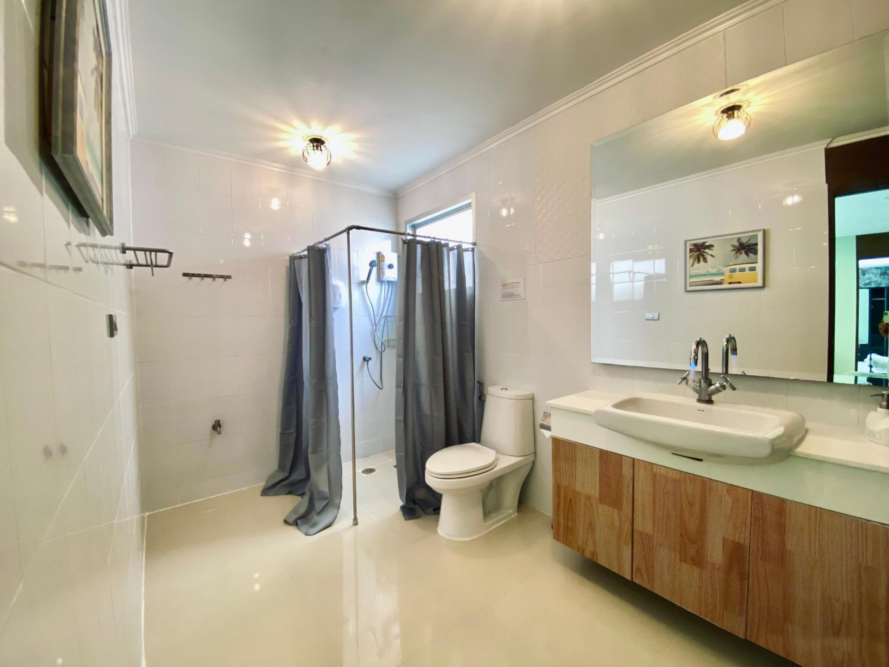 Seven-Bedroom Villa photo 2