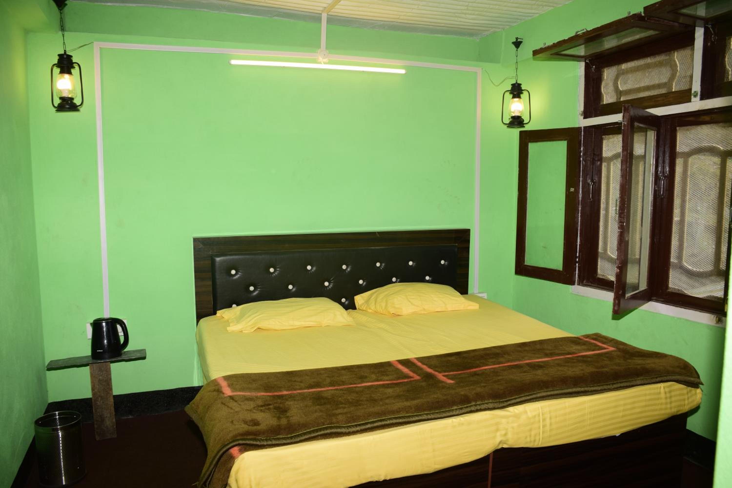 Standard Double Room With Shared Bathroom photo 3