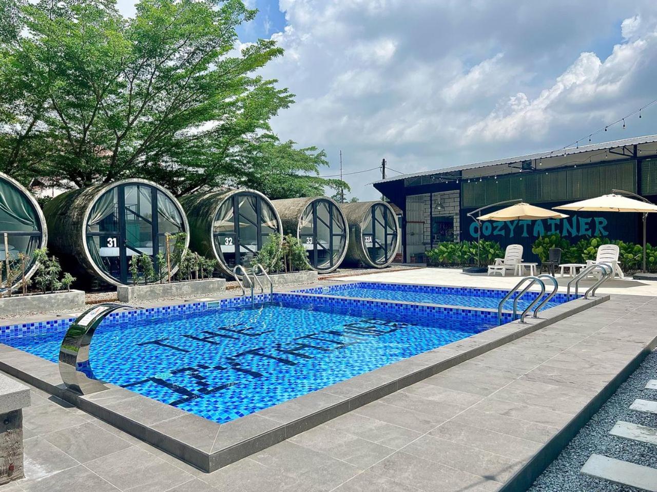 Queen Room With Pool View - Photo 1