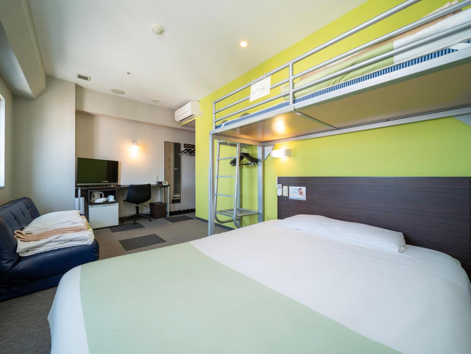 Quadruple Room - Non-Smoking - Photo 17