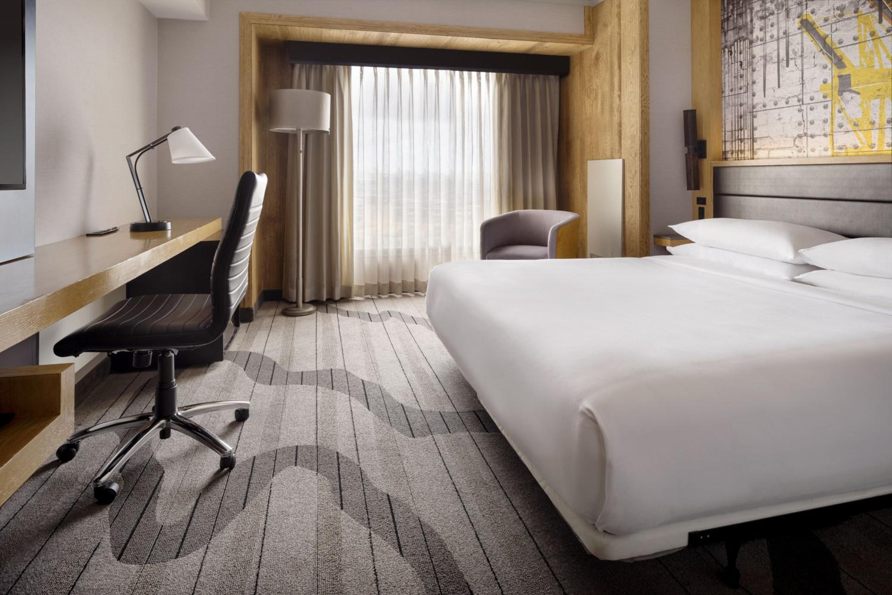 King Guest Room with City View - High Floor - Photo 6