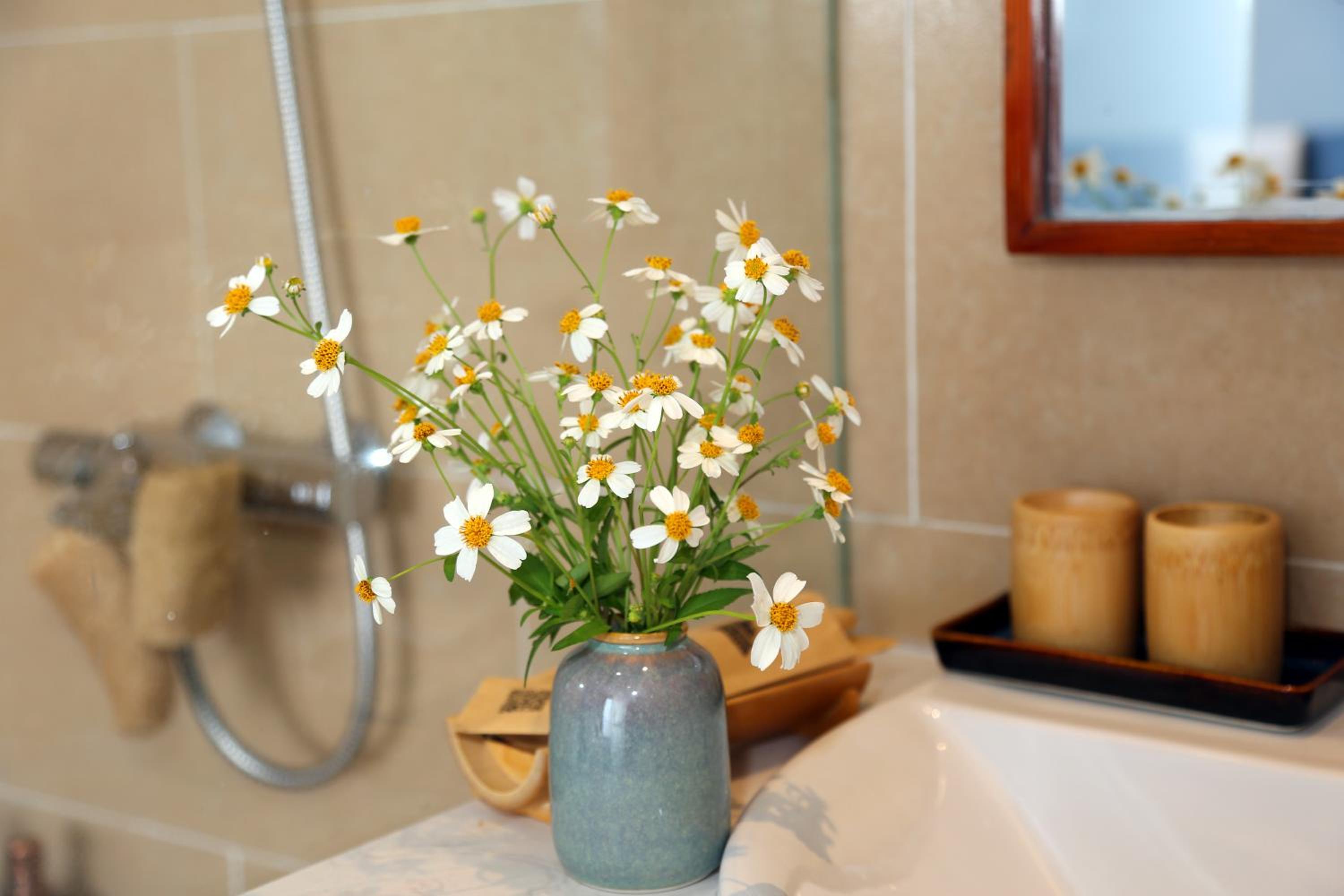 Sunny Villa Garden View With Bathtub photo 2