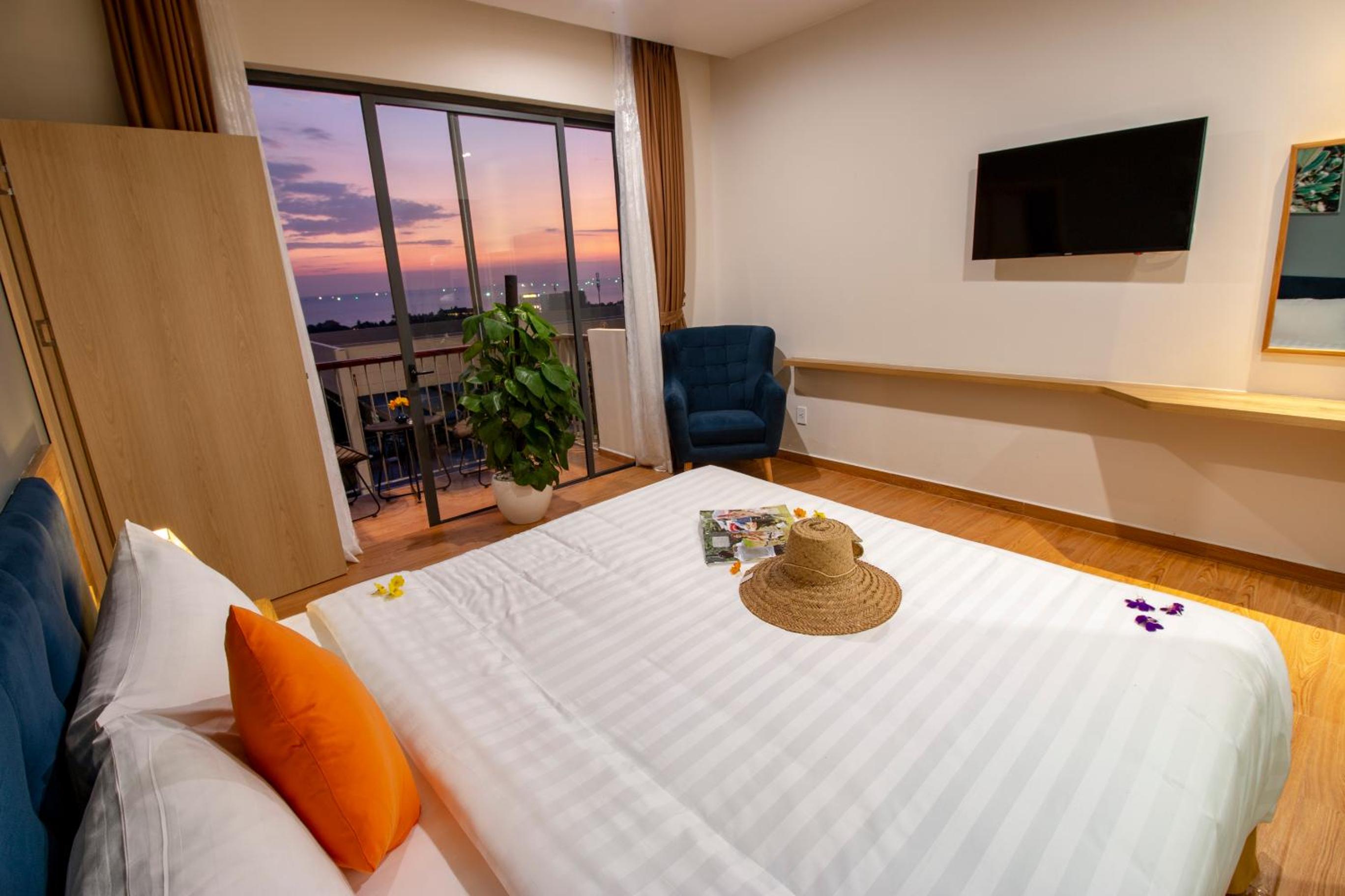 Deluxe King With Ocean View photo 1