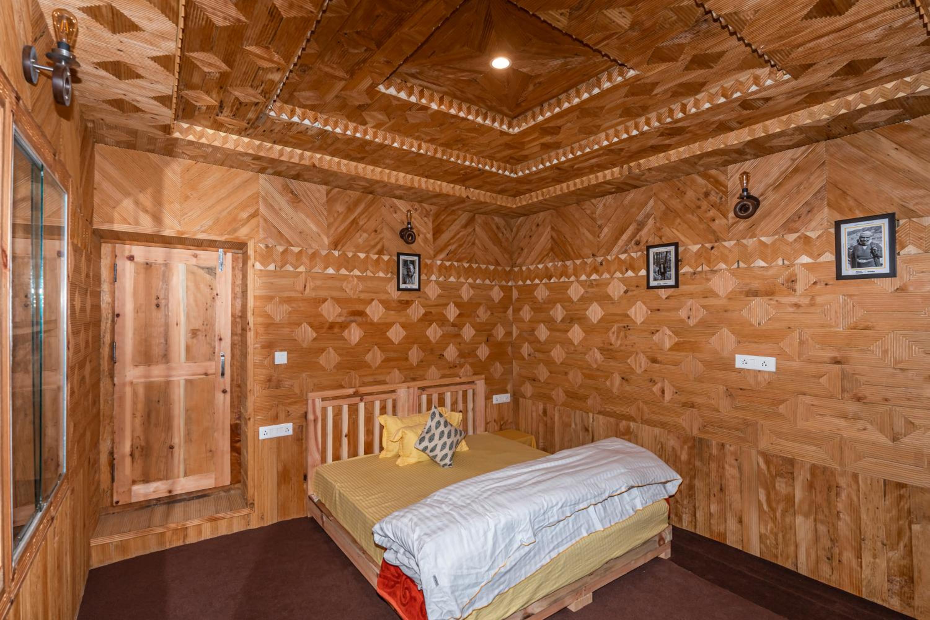 Double Room With Shared Bathroom photo 2