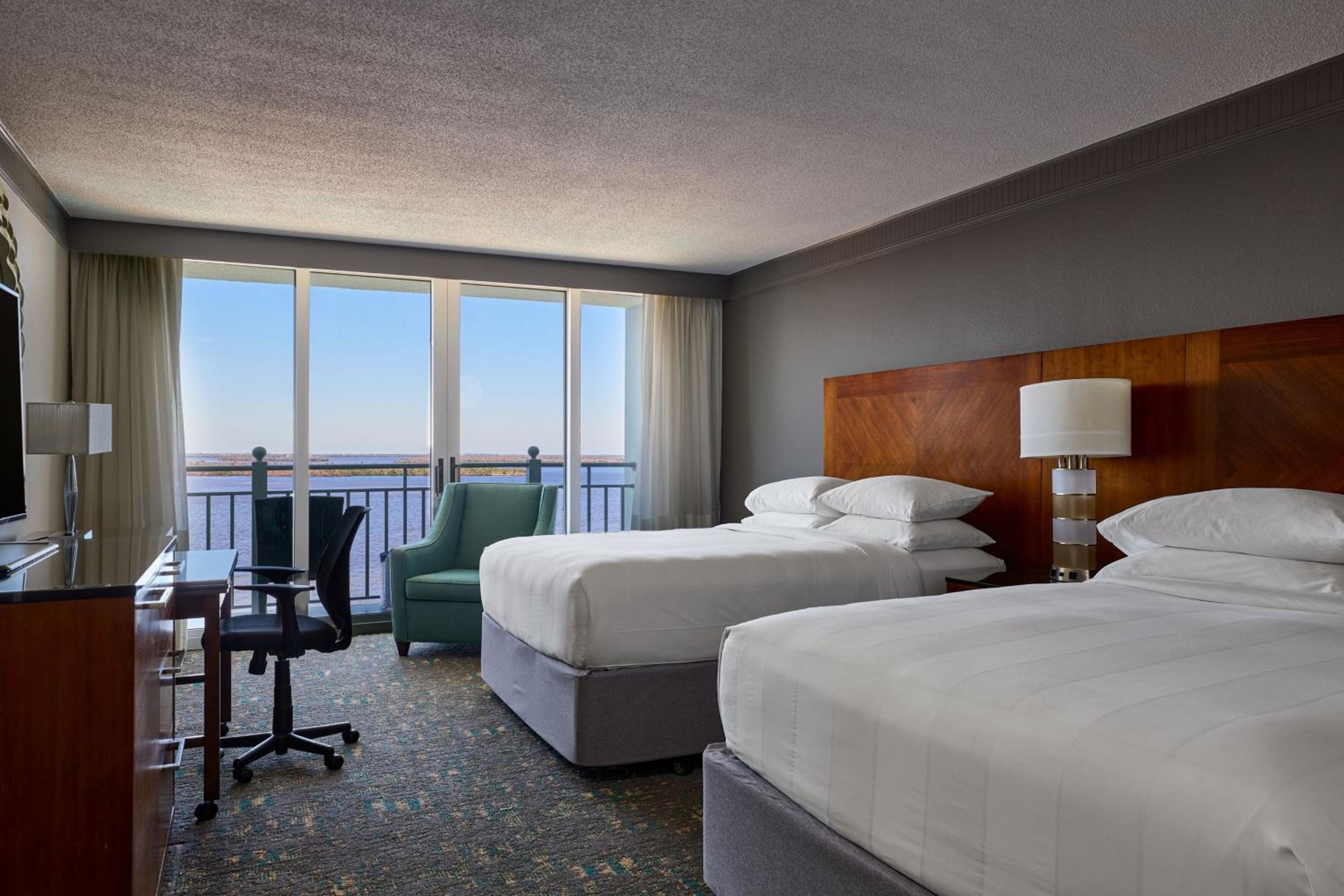 Guest Room, Two Queen, Waterfront, Sanibel Tower, Balcony - Photo 1