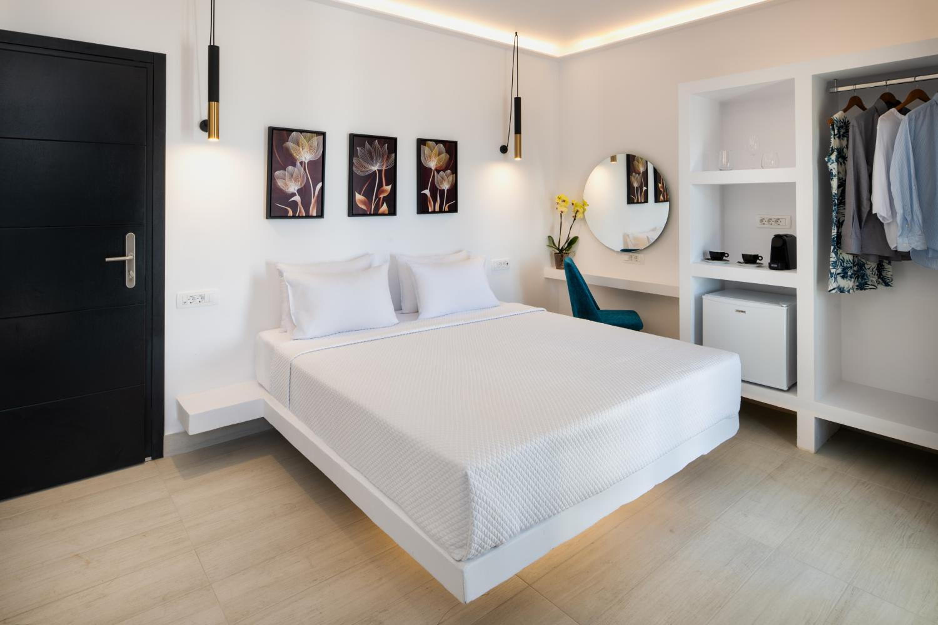Deluxe Suite with outdoor plunge pool - Photo 1