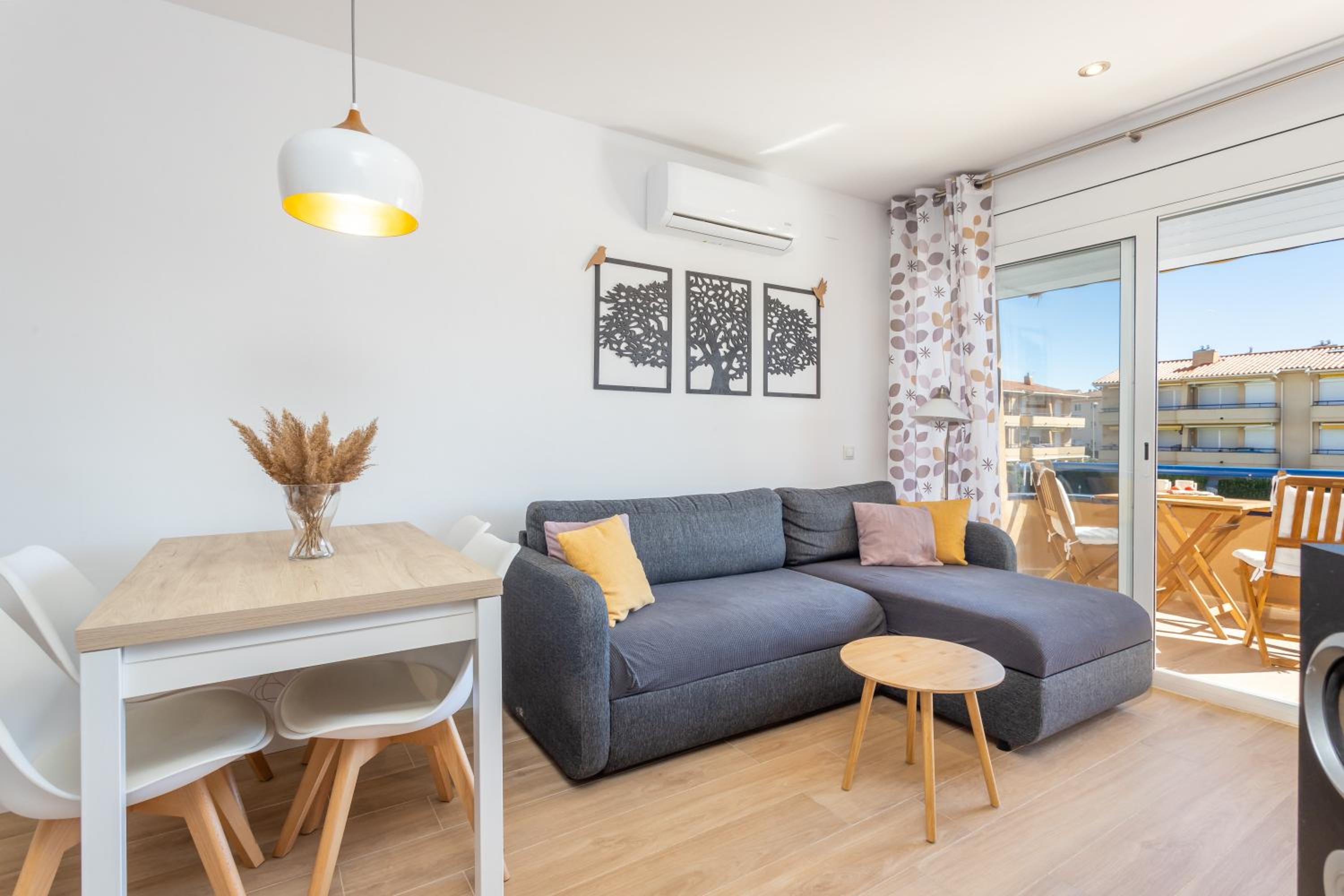 Apartamento de un dormitorio superior con balcón