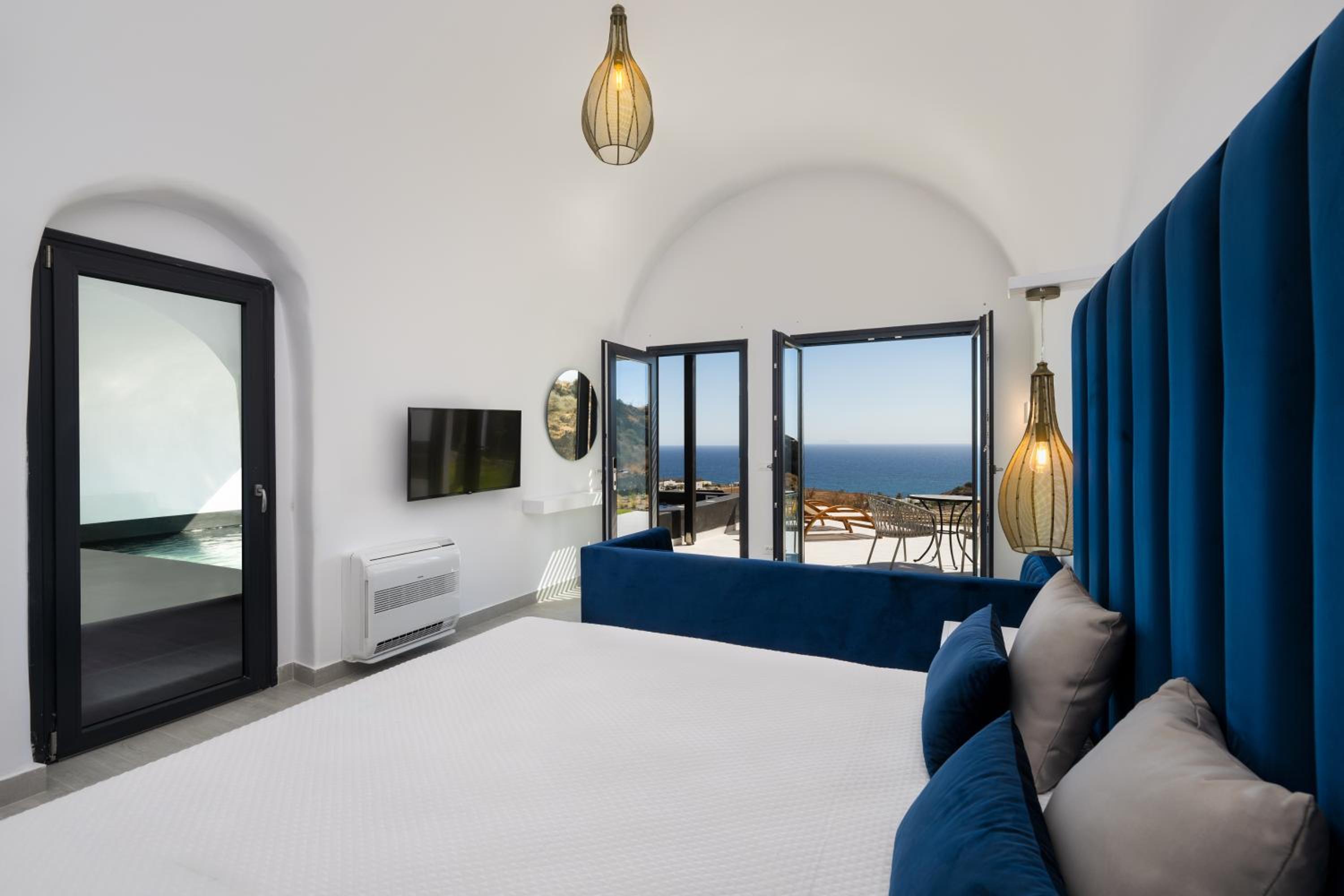 Senior Suite with Private Pool - Photo 1