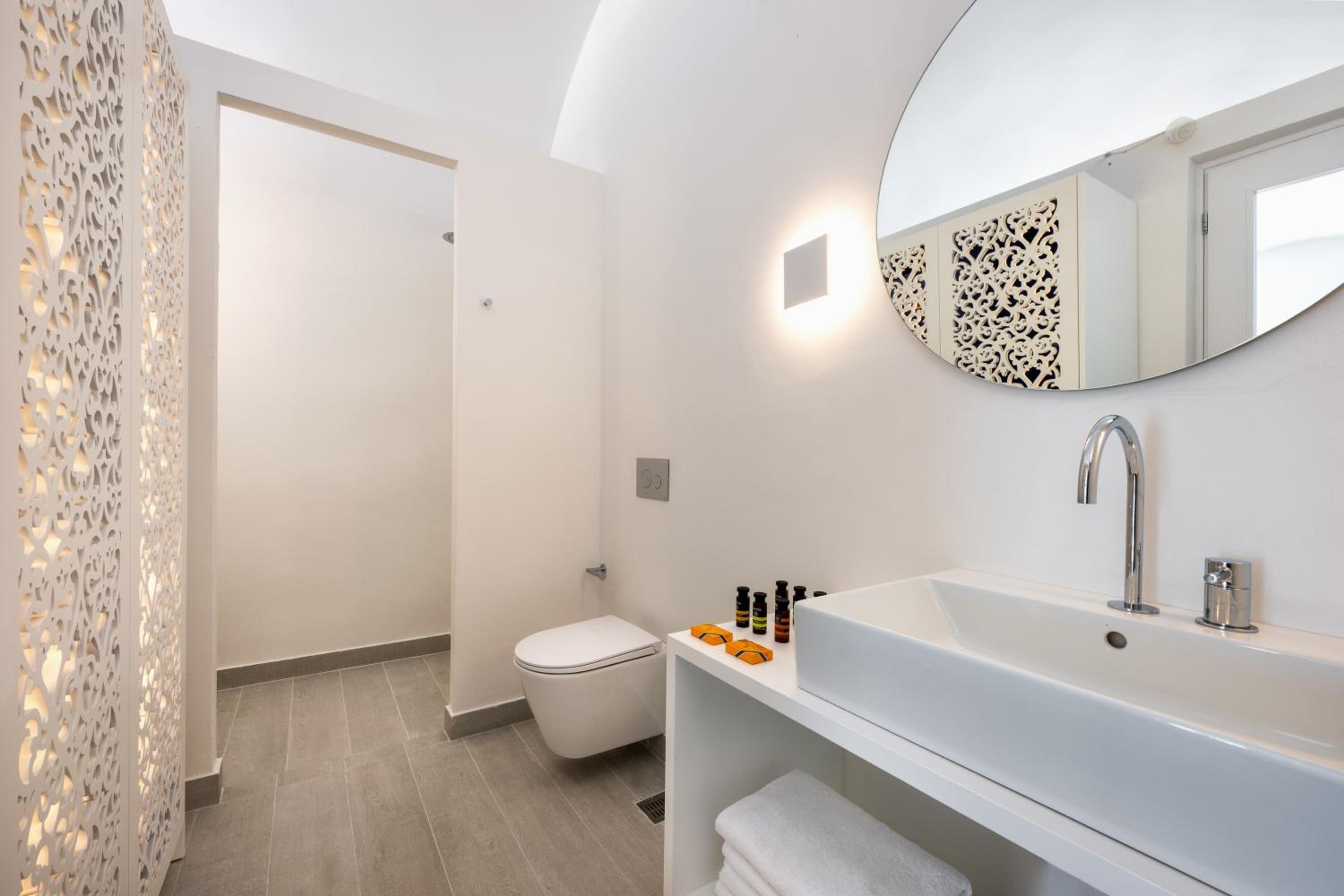Senior Suite with Private Pool - Photo 10