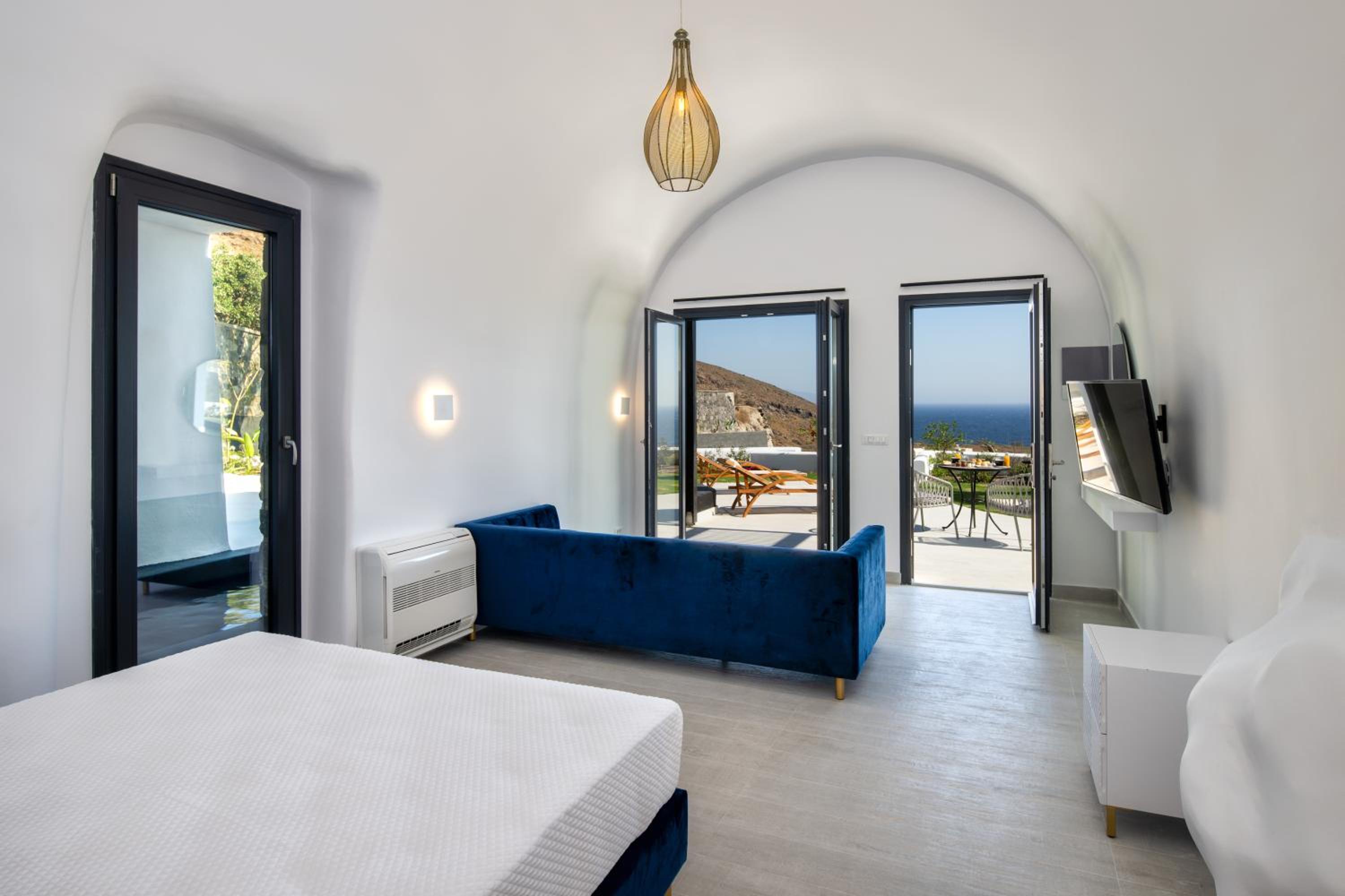 Senior Suite with Private Pool - Photo 9