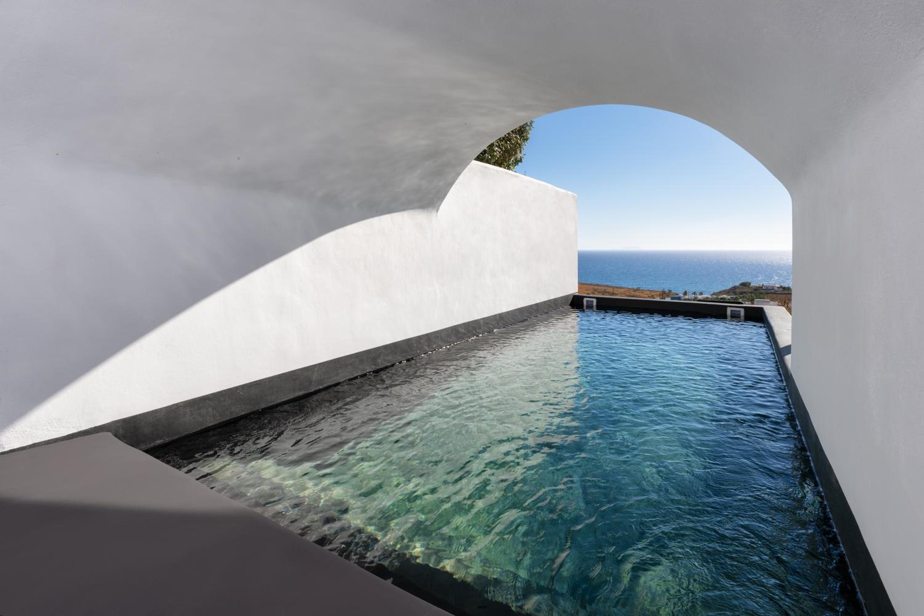 Senior Suite with Private Pool - Photo 4