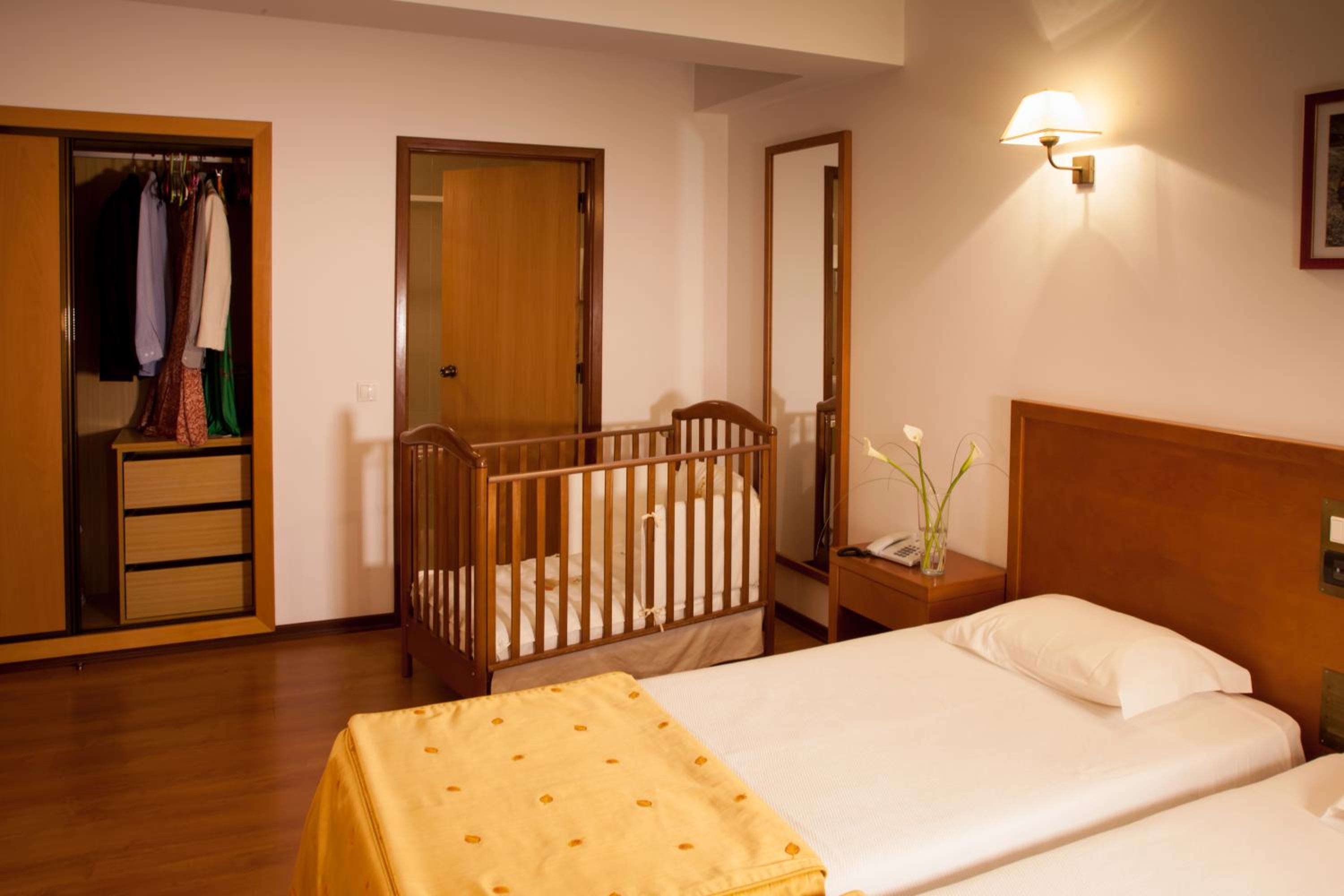 Twin Room - Photo 8