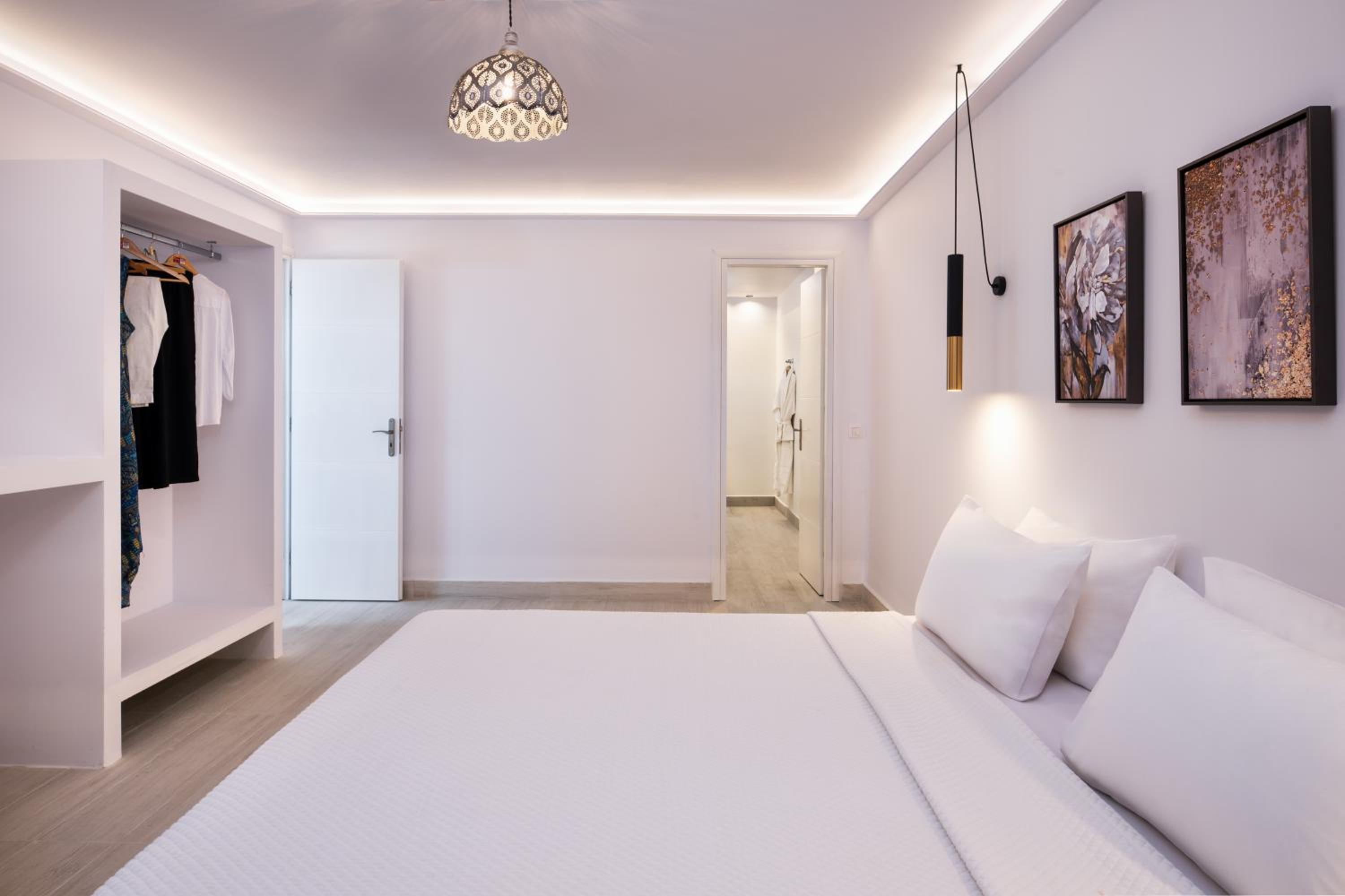 One-Bedroom Suite - Photo 3