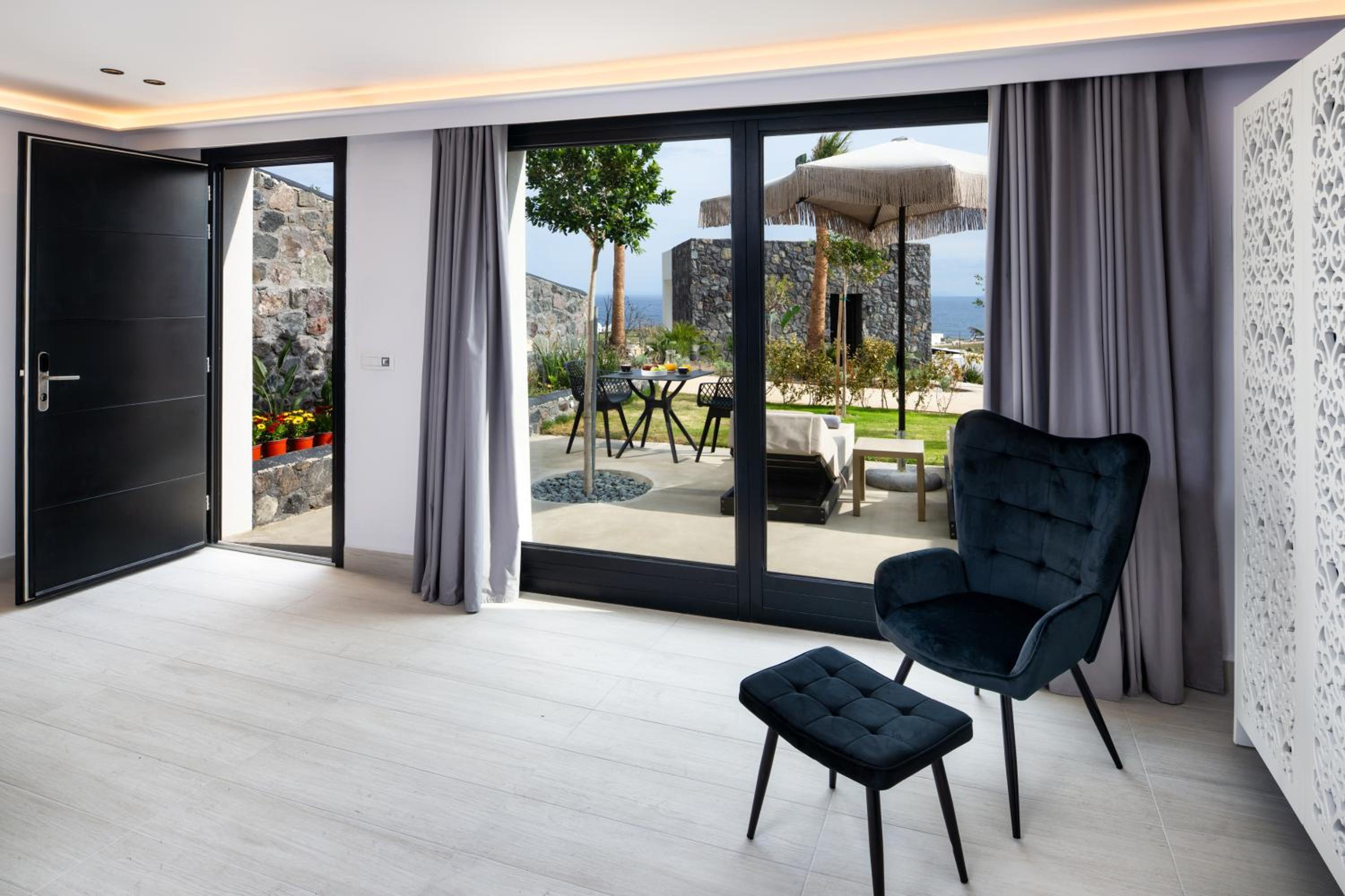 One-Bedroom Suite - Photo 6