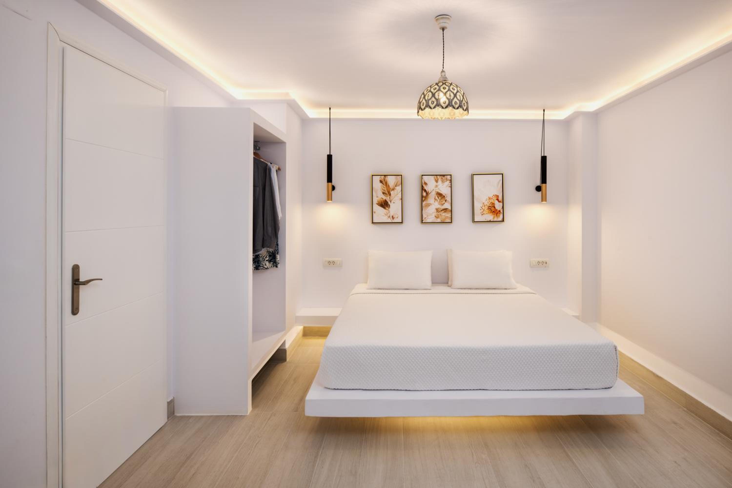 Two-Bedroom Suite - Photo 4