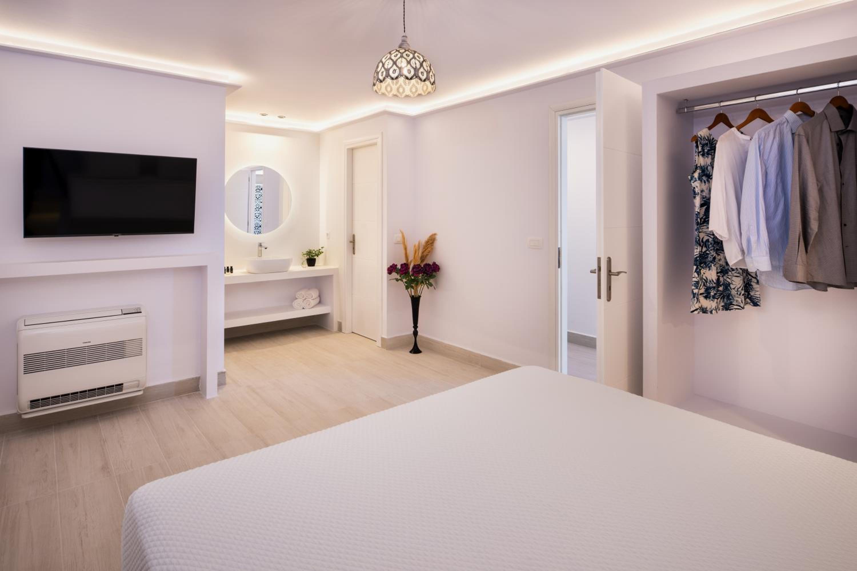 Two-Bedroom Suite - Photo 8