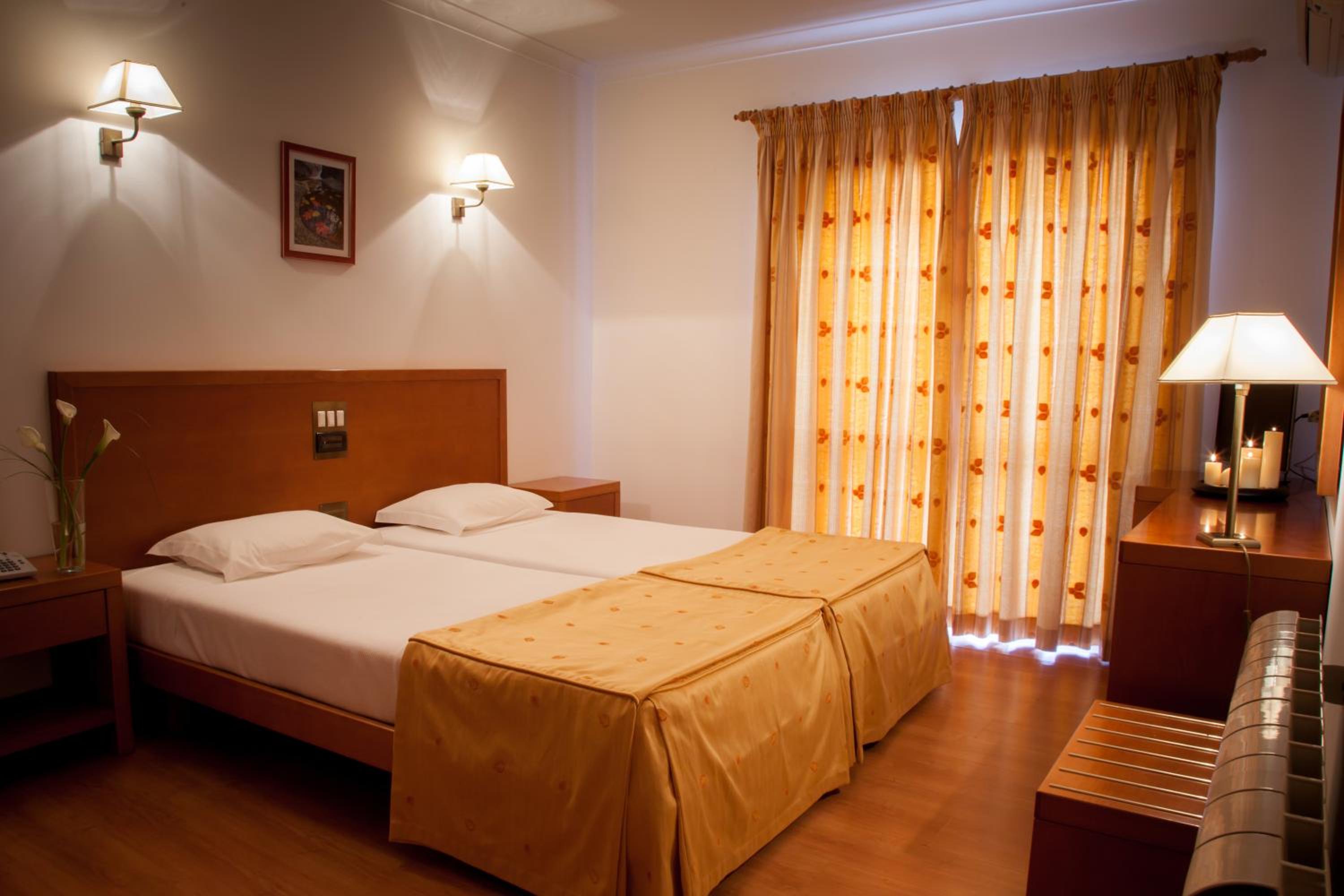 Twin Room - Photo 9